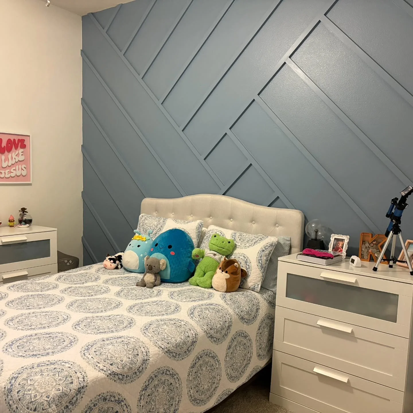 ✨ Love when a friend has an inspo and wants to bring it to life!
These sweet twin girls were ready to refresh their individual bedrooms &mdash; and Organization, Creations &amp; Design helped turn their Pinterest dreams into reality. 💛✨

📸 Swipe to