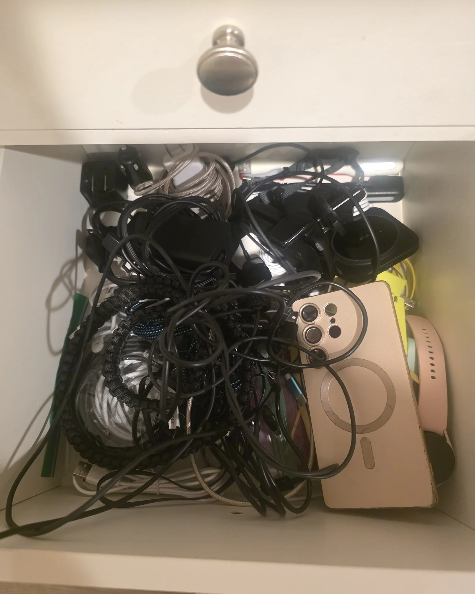 ❤️ Love these little clear card boxes for organizing the never-ending family of cords 🙌🏼✨
Simple systems = less clutter, less stress.
#OrganizationGoals #ClearTheClutter #OCDOrganized
@ocdhomedesign