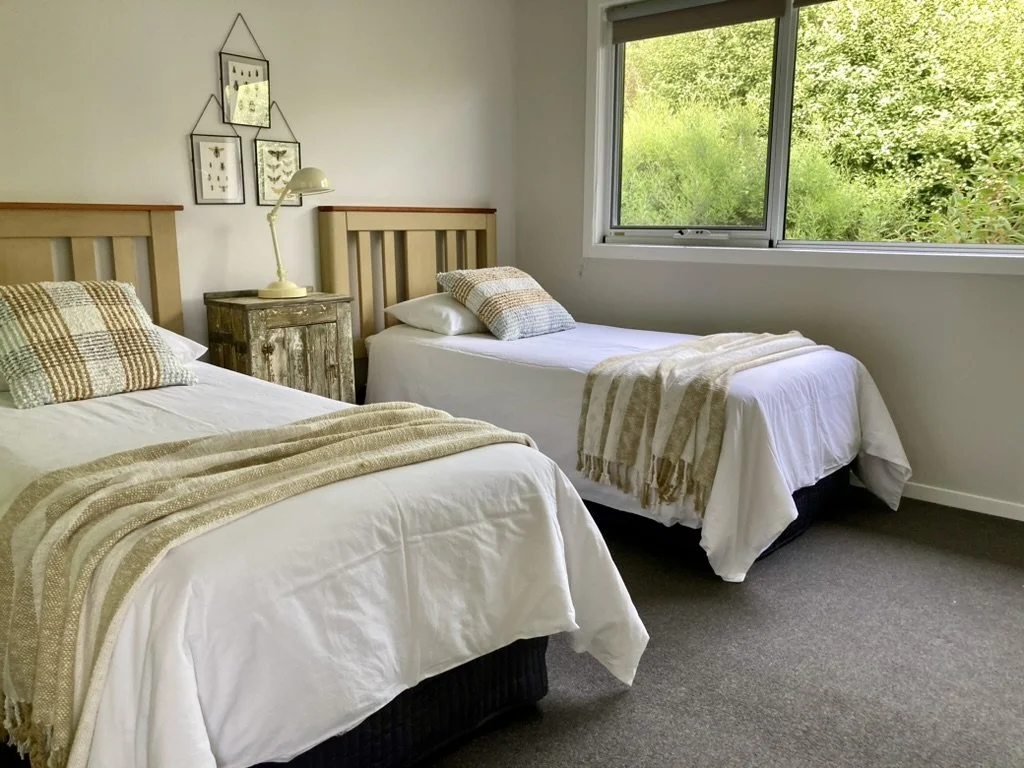 Banksia Cottage twin bedroom | Seaside Farm | Accommodation Penguin Tasmania