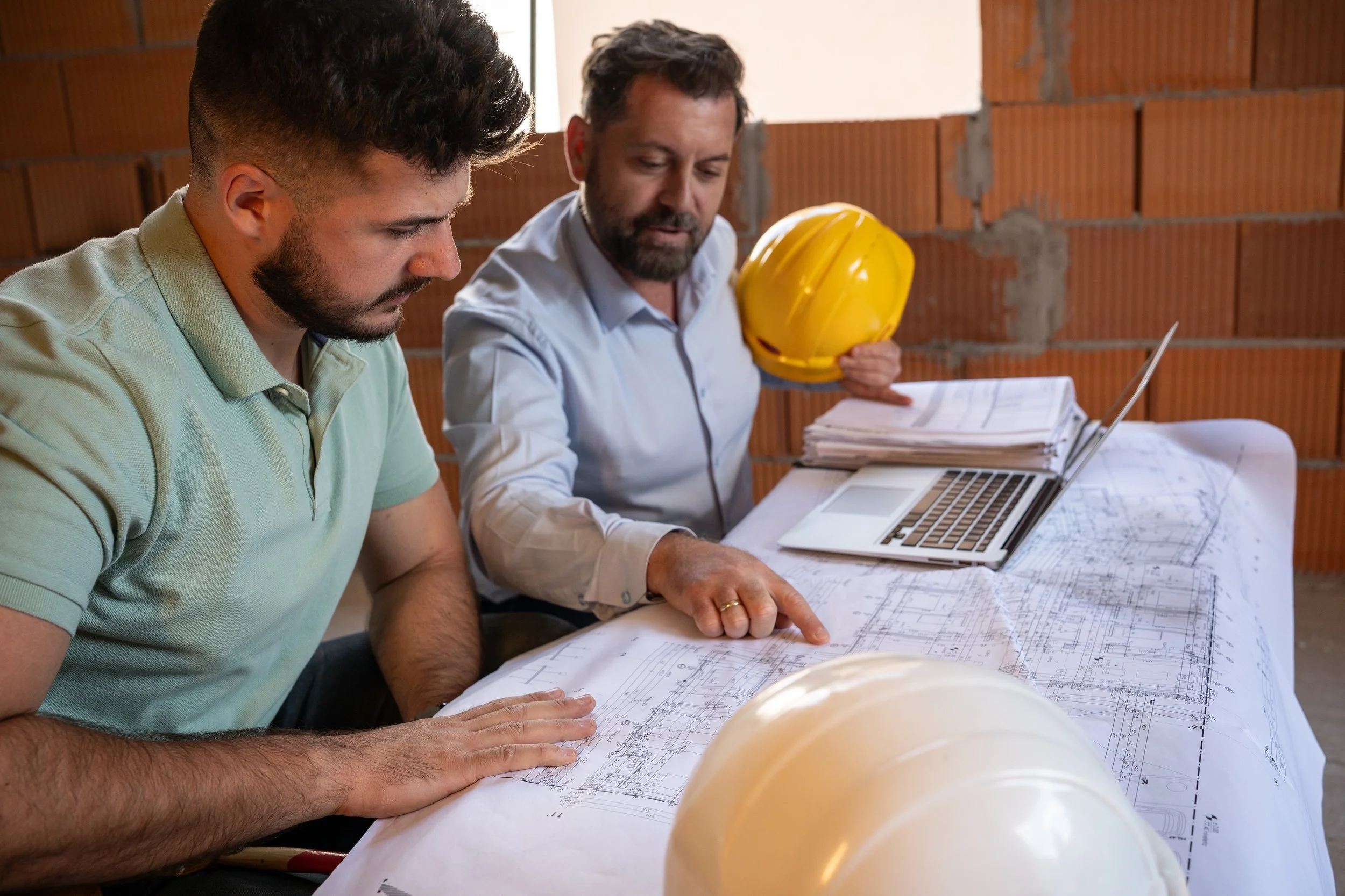 leadership_construction_AdobeStock_1067264128.jpeg