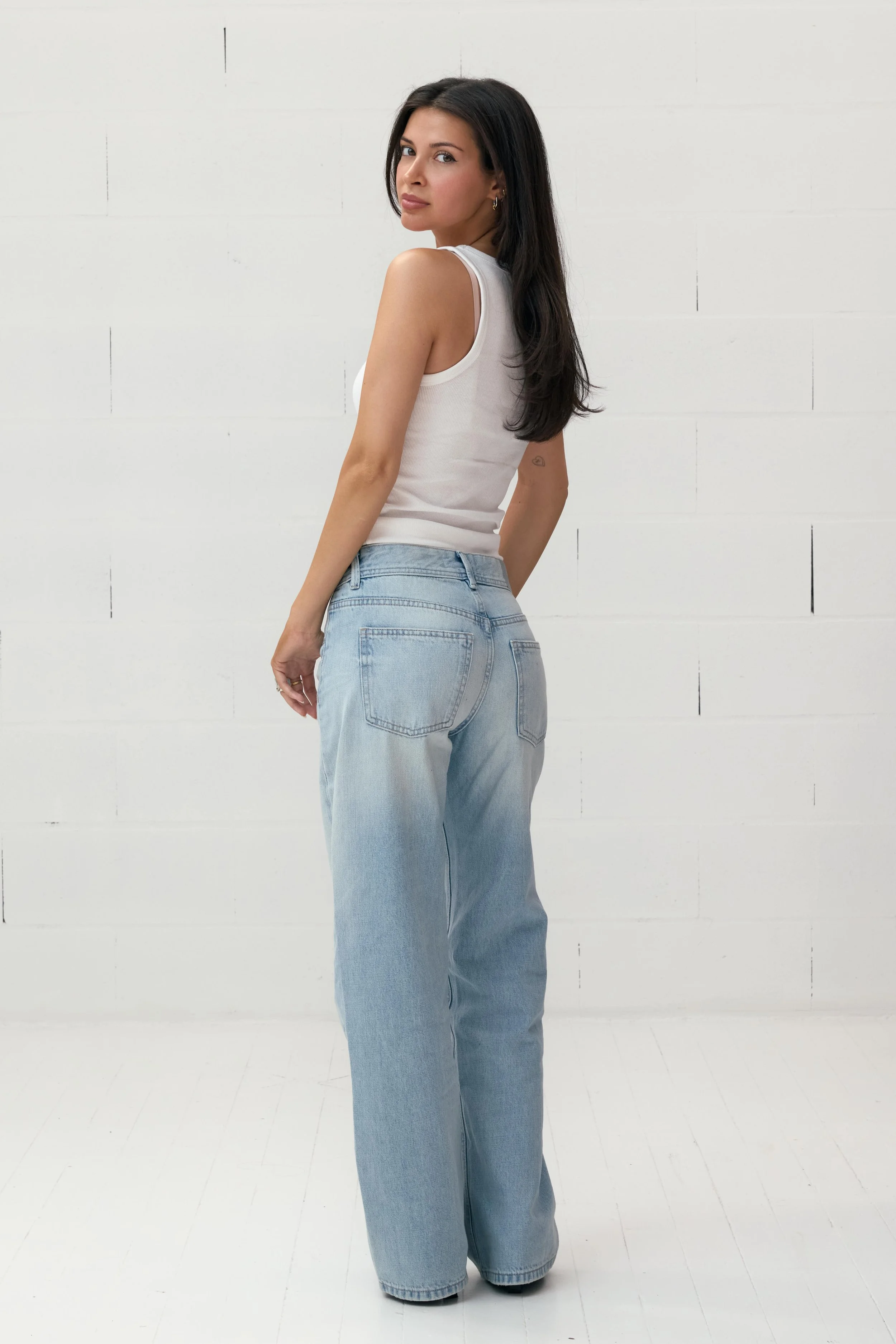 RED AGENCY MODELS6116 1.jpg