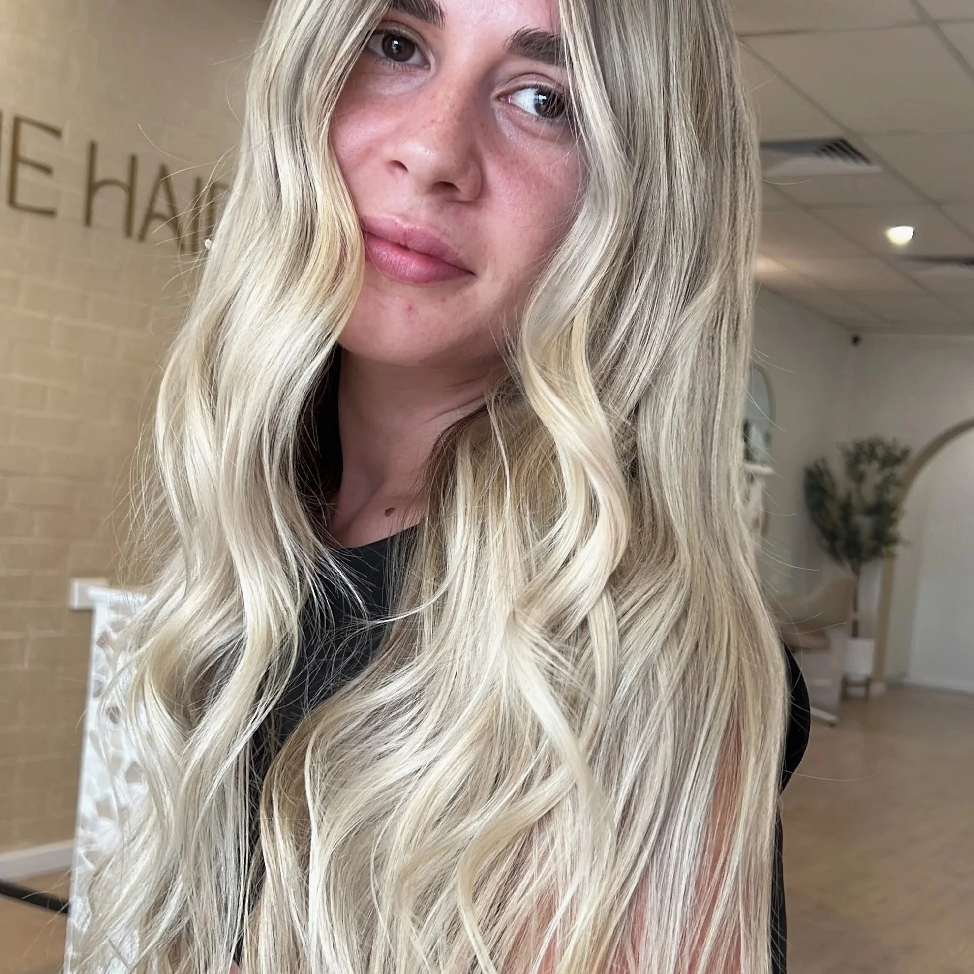 Long hair, blonde lived in hair.