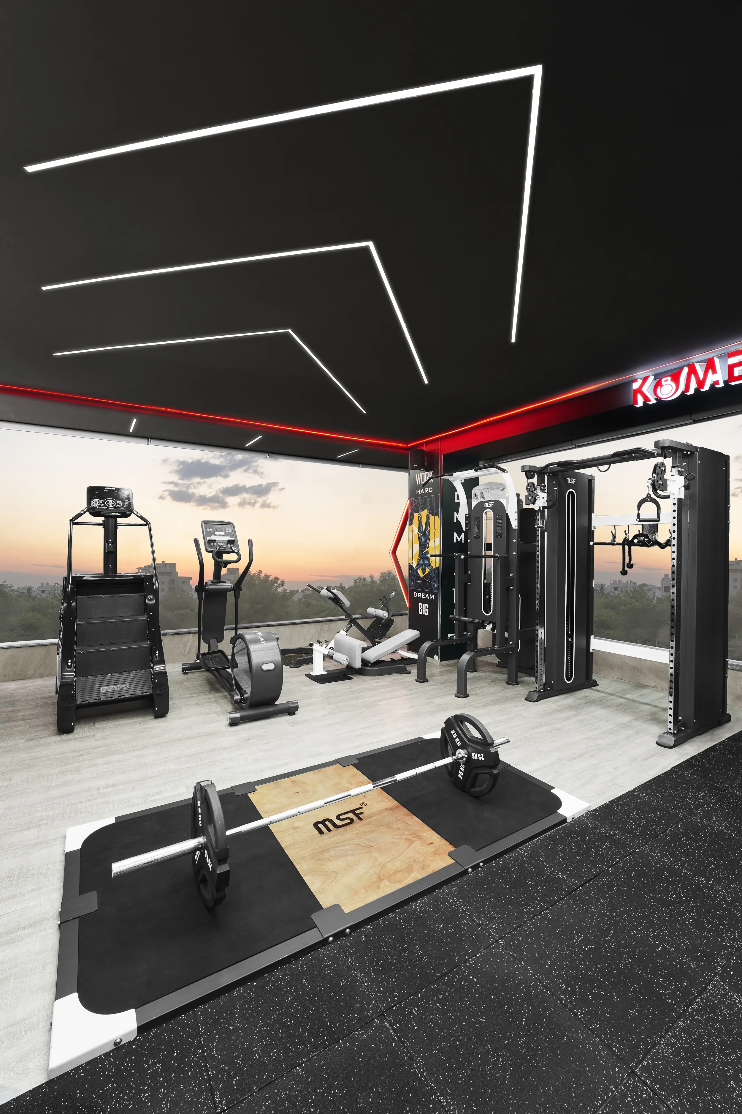 Kometa_lnterior_Apr'237417  .webp