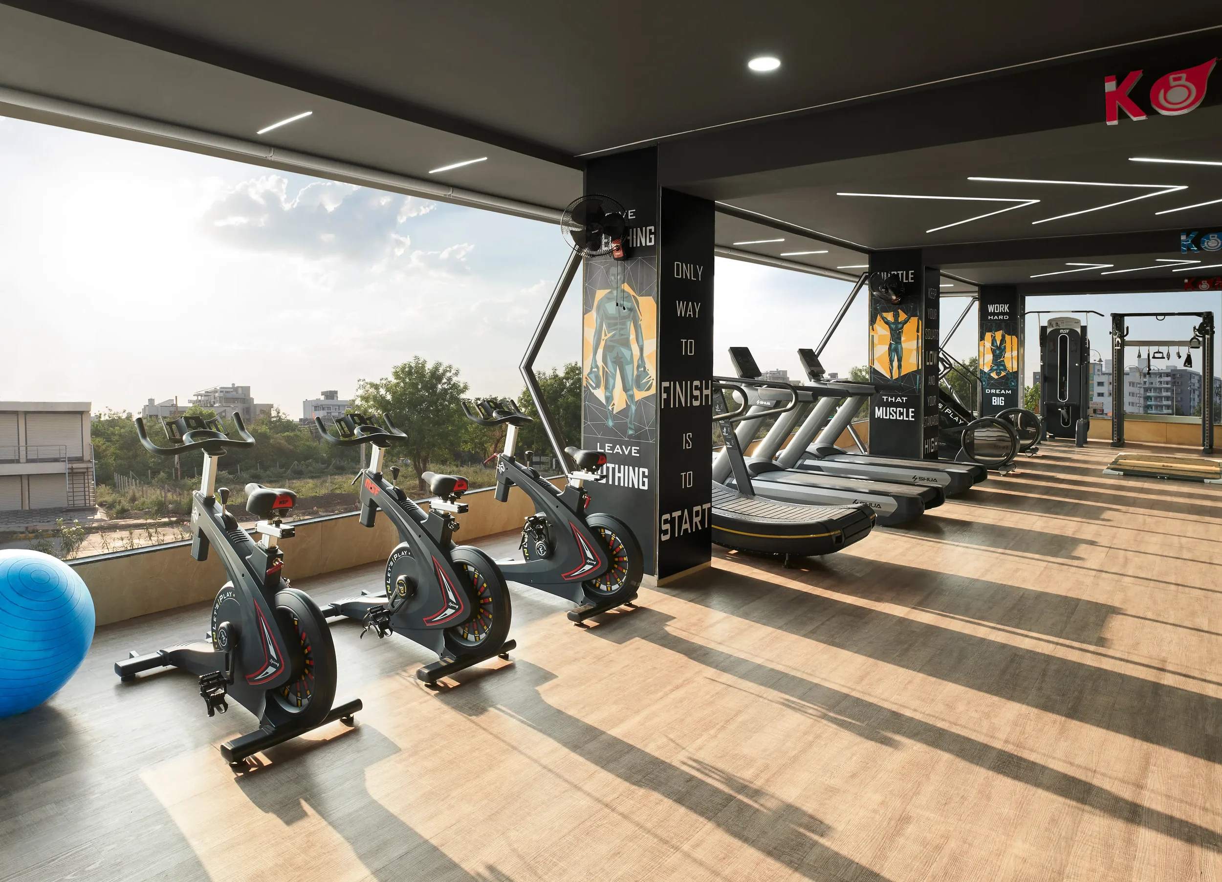 Kometa_lnterior_Apr'233157  .webp