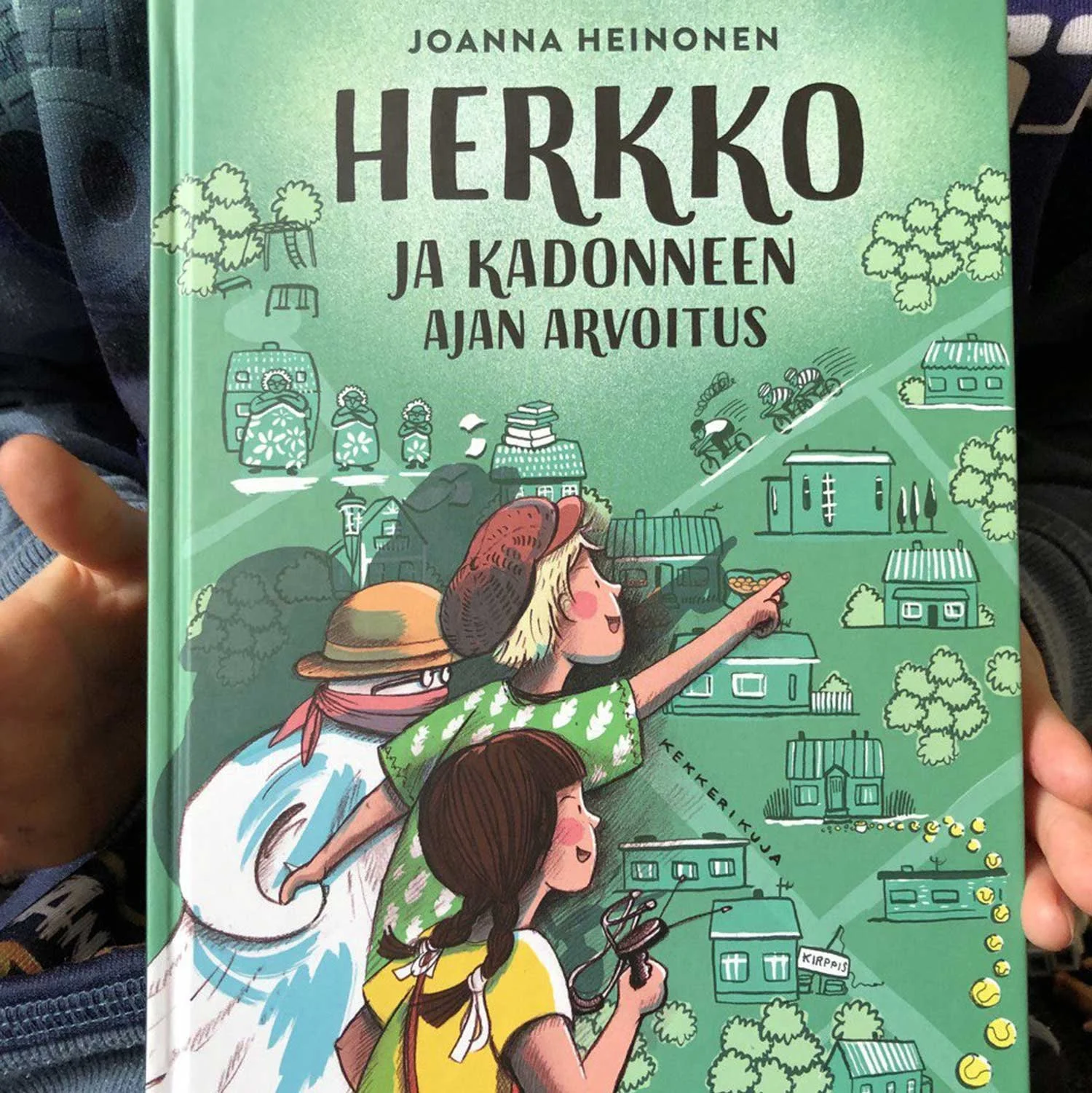Kuvitus ja kansisuunnittelu kirjaan Herkko ja kadonneen ajan arvoitus. Myllylahti 2019.