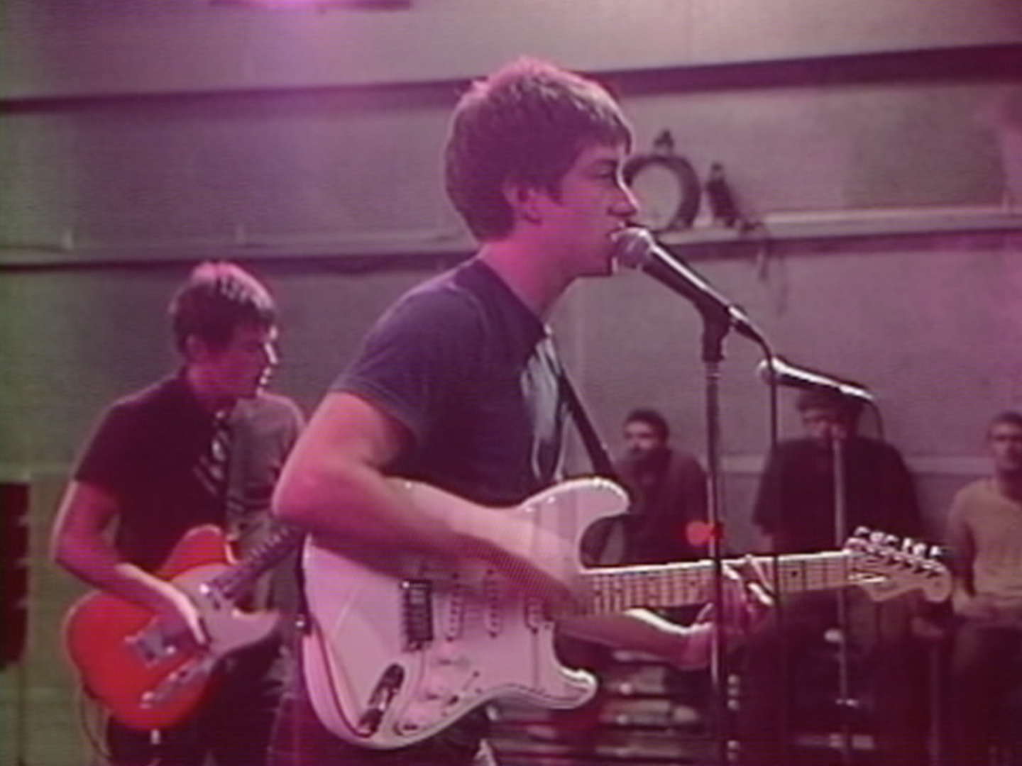 Arctic Monkeys - I Bet You Look Good On The Dancefloor