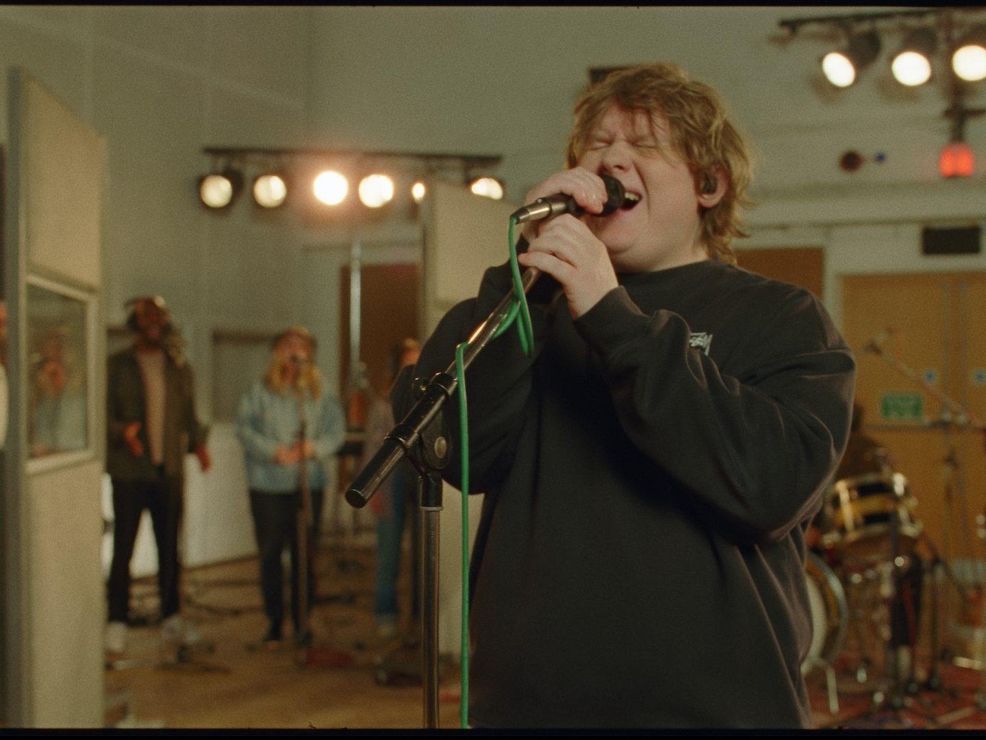 Lewis Capaldi - Something In The Heavens