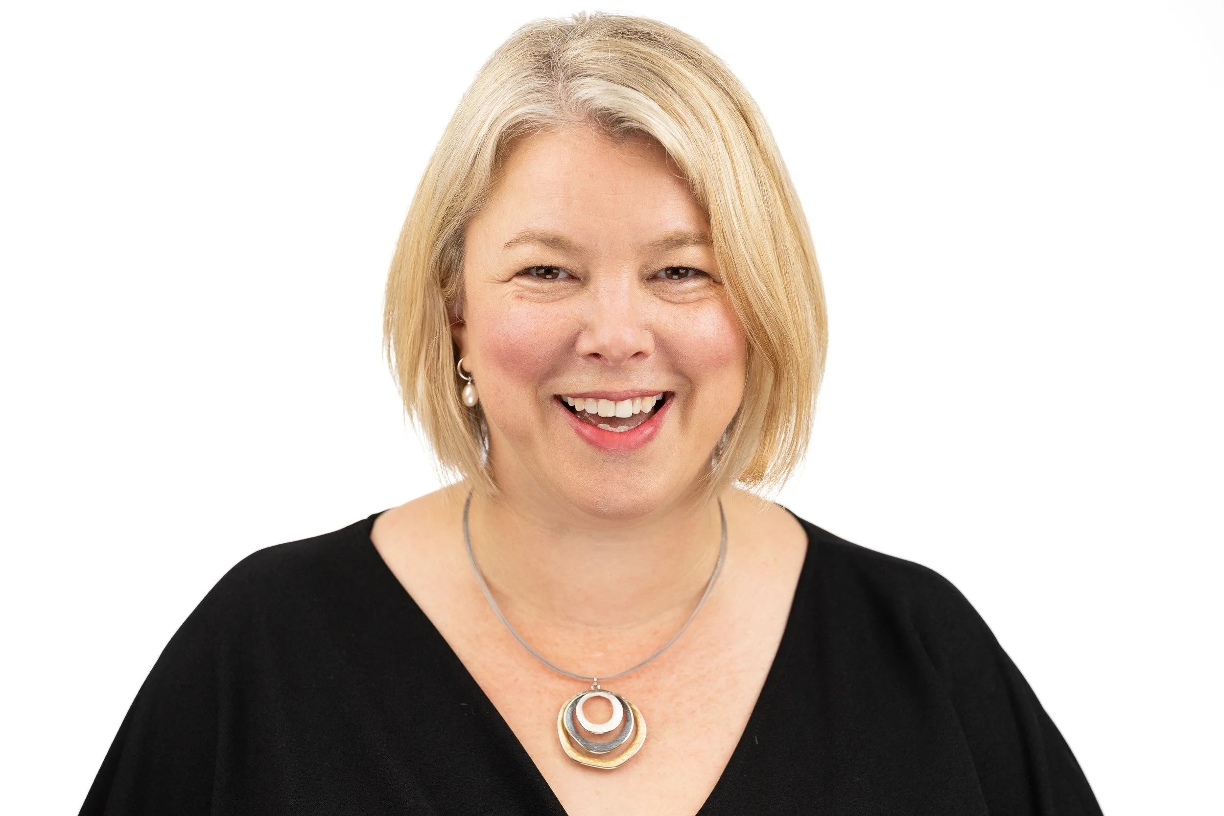 TCI Biotech employee headshot, laughing blonde woman with bob haircut and statement necklace — employee headshots Amsterdam Ballo Studio