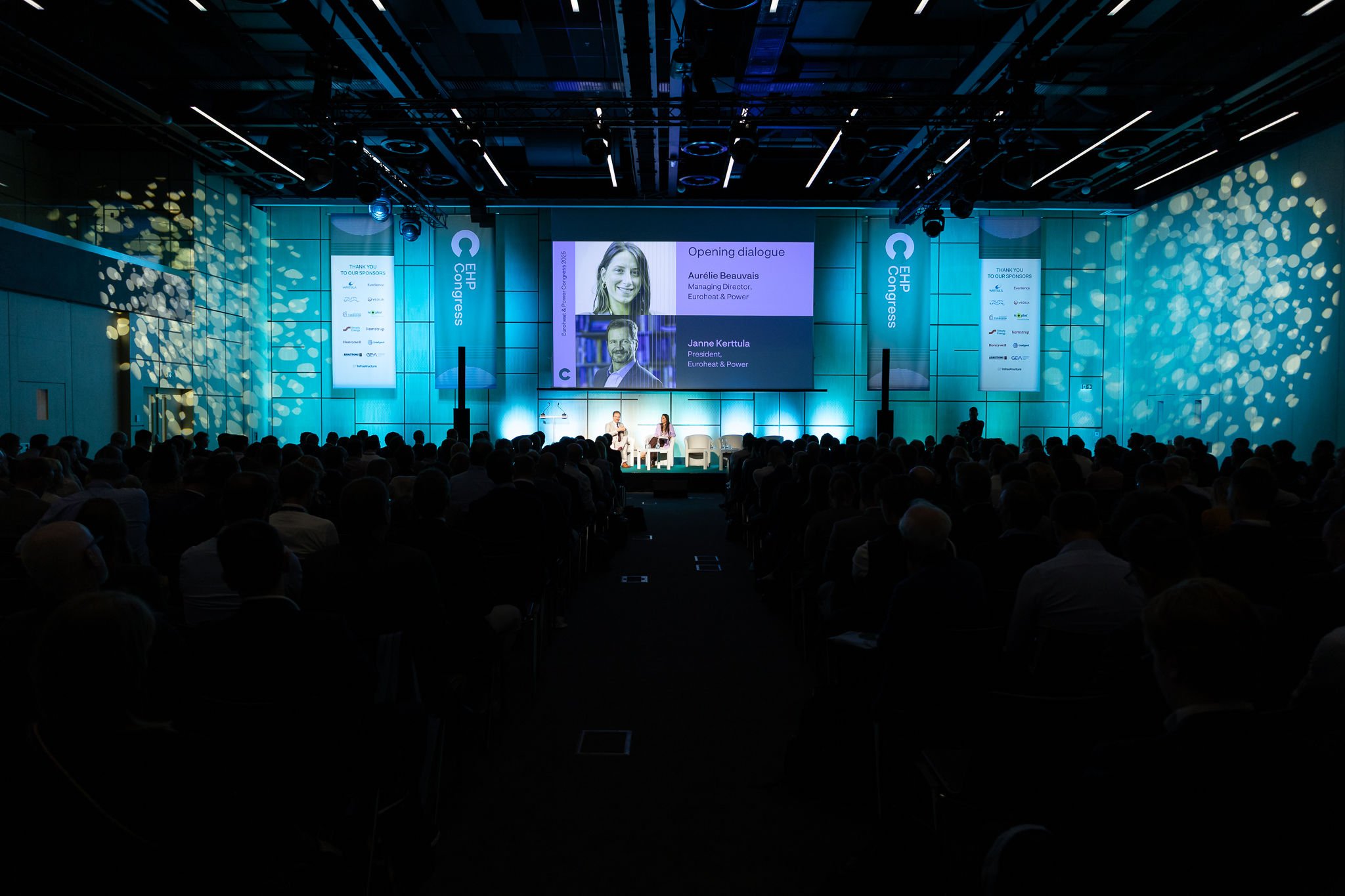 Large audience seated in modern plenary hall at Euroheat & Power Congress Amsterdam — conference photographer Amsterdam Ballo Studio