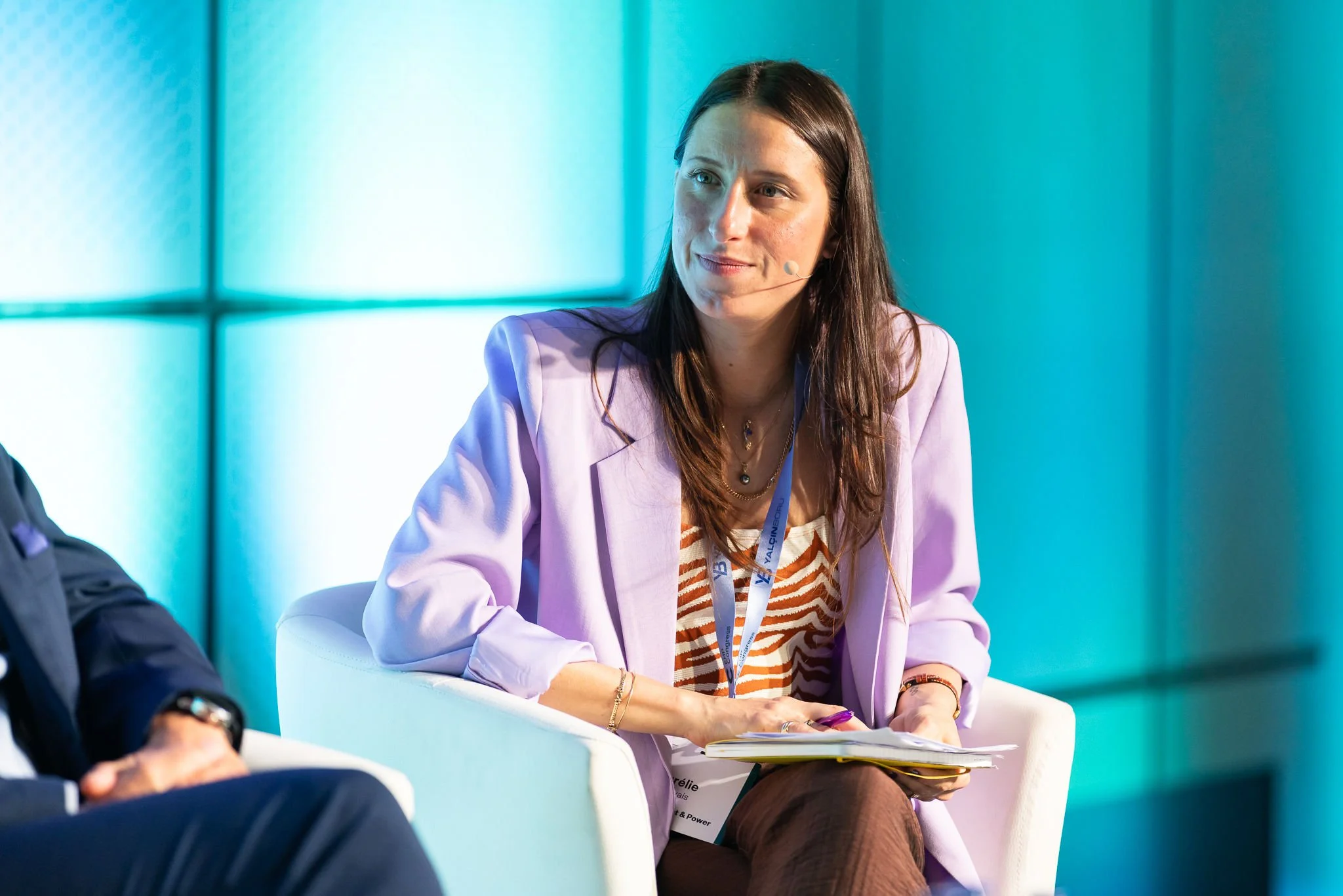 Smiling female speaker during panel discussion at Euroheat & Power Congress in Amsterdam — conference photographer Ballo Studio