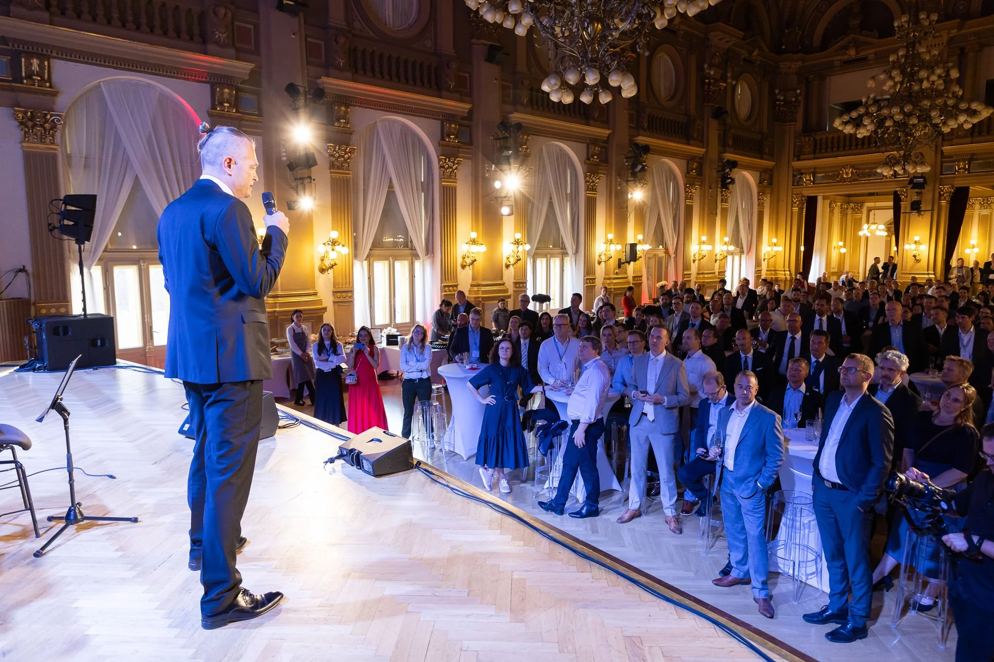 Speaker addressing large audience from stage at Euroheat & Power Congress gala dinner in Amsterdam — conference photographer Amsterdam Ballo Studio