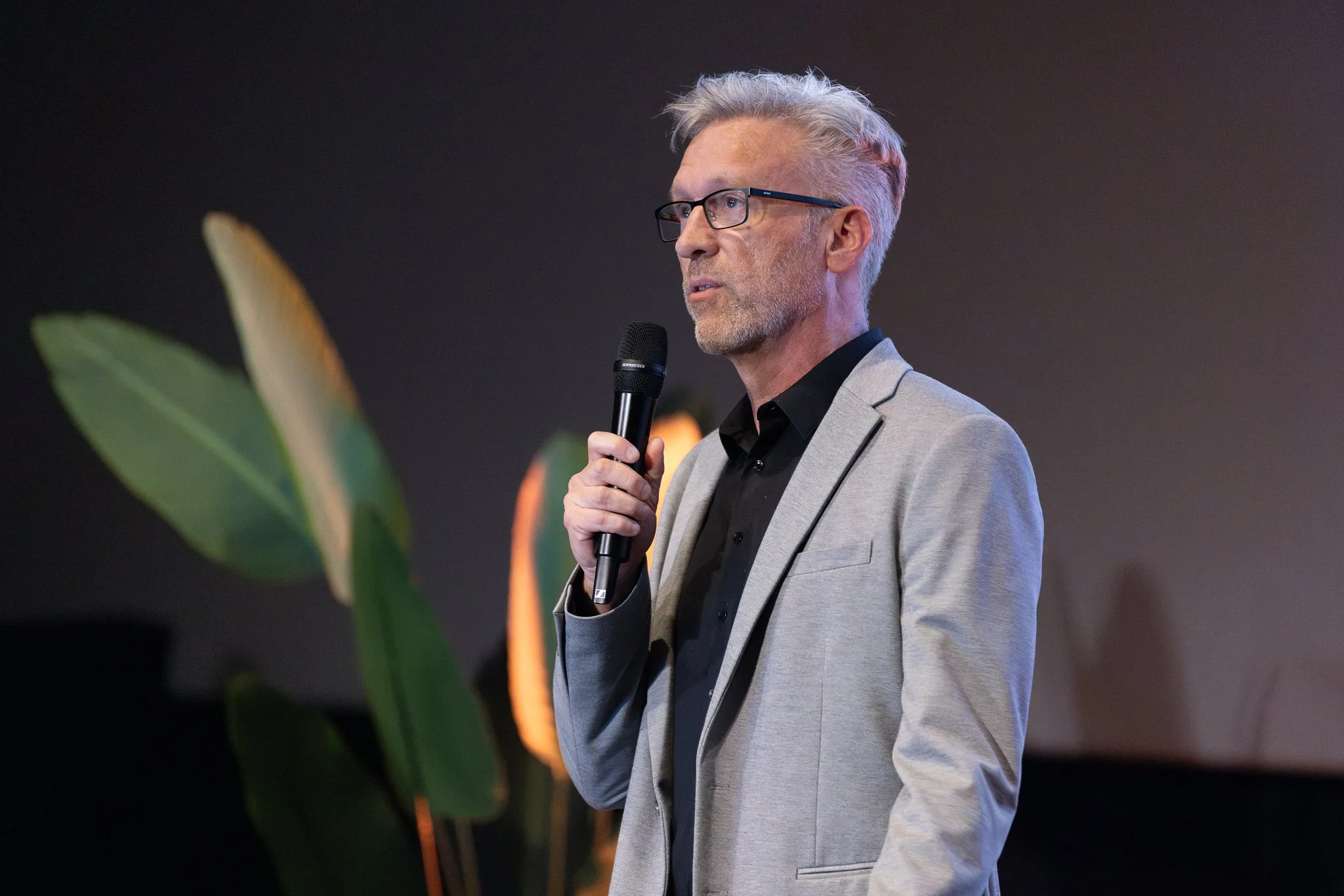 Rabobank QBR interactive moment with gift toss in packed Kinepolis cinema auditorium — internal event photography Amsterdam Ballo Studio