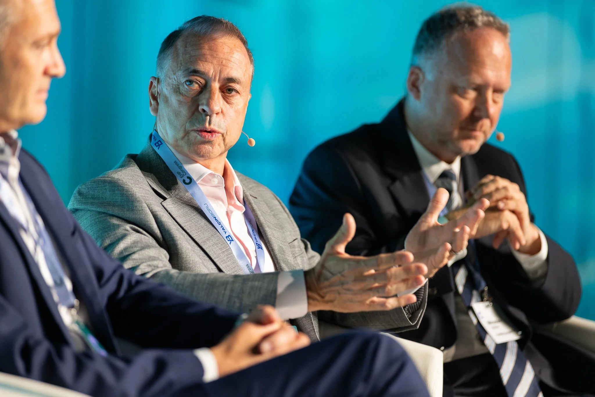 Full auditorium with panel of speakers on teal-lit main stage at Euroheat & Power Congress Amsterdam — event photography Amsterdam Ballo Studio