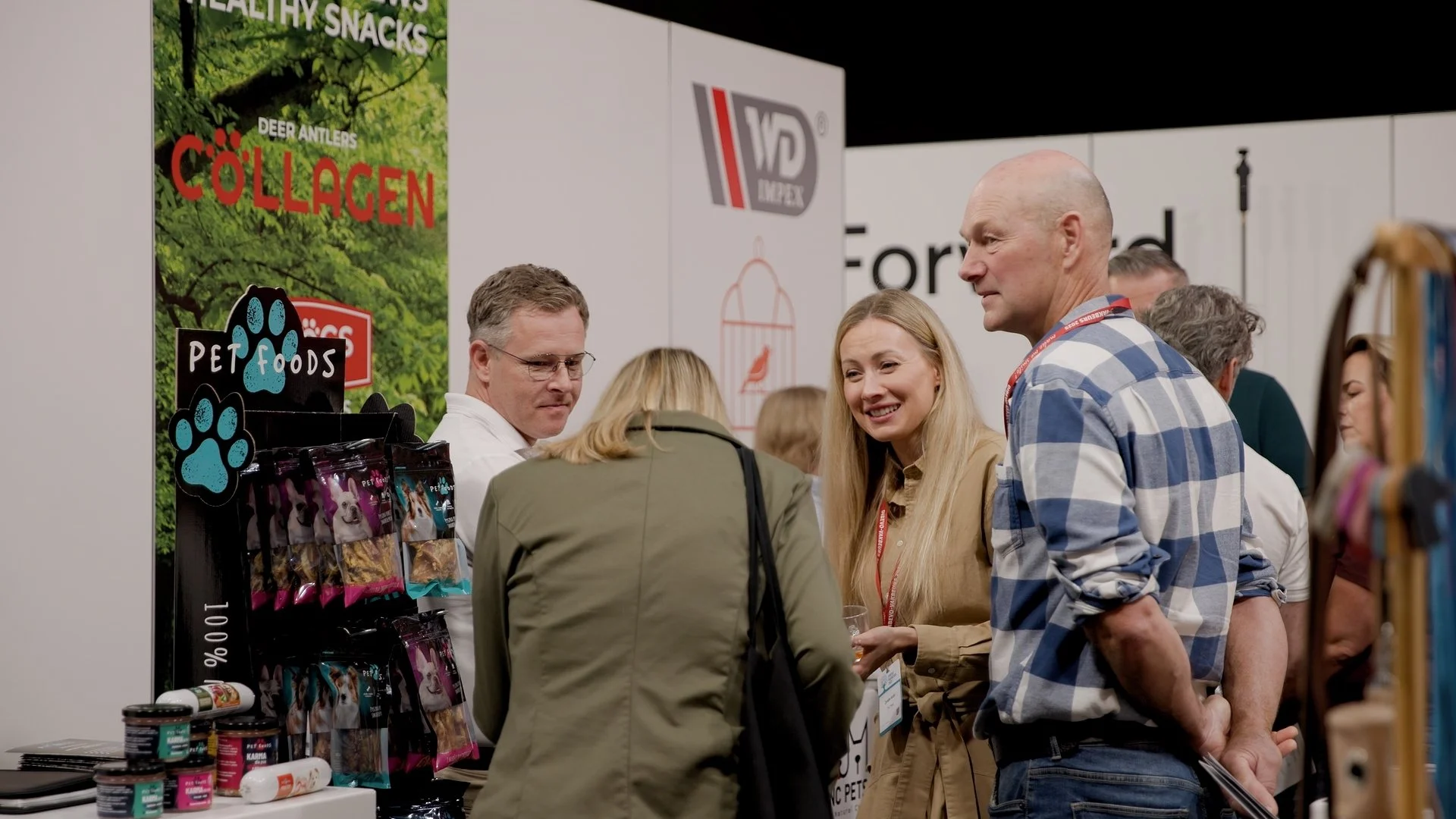 Visitors browsing Polish natural pet food products at PAIH Business Forward trade show exhibition — event photography Amsterdam Ballo Studio