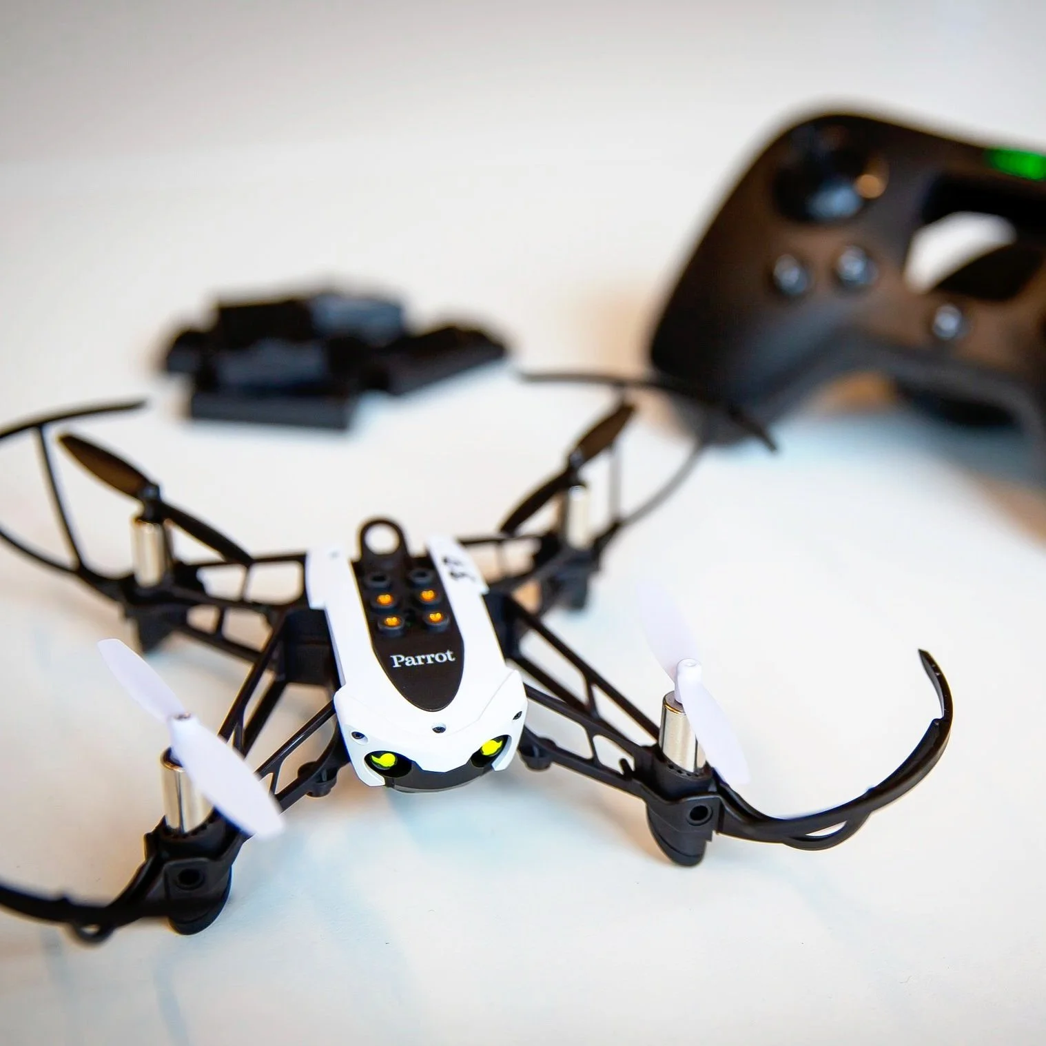 Drone teambuilding event – lær at flyve mini-droner og konkurrér med kollegerne