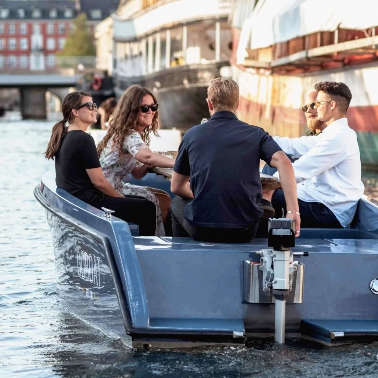 GPS-dyst i GoBoat – udendørs teambuilding på kanalerne i København for virksomheder
