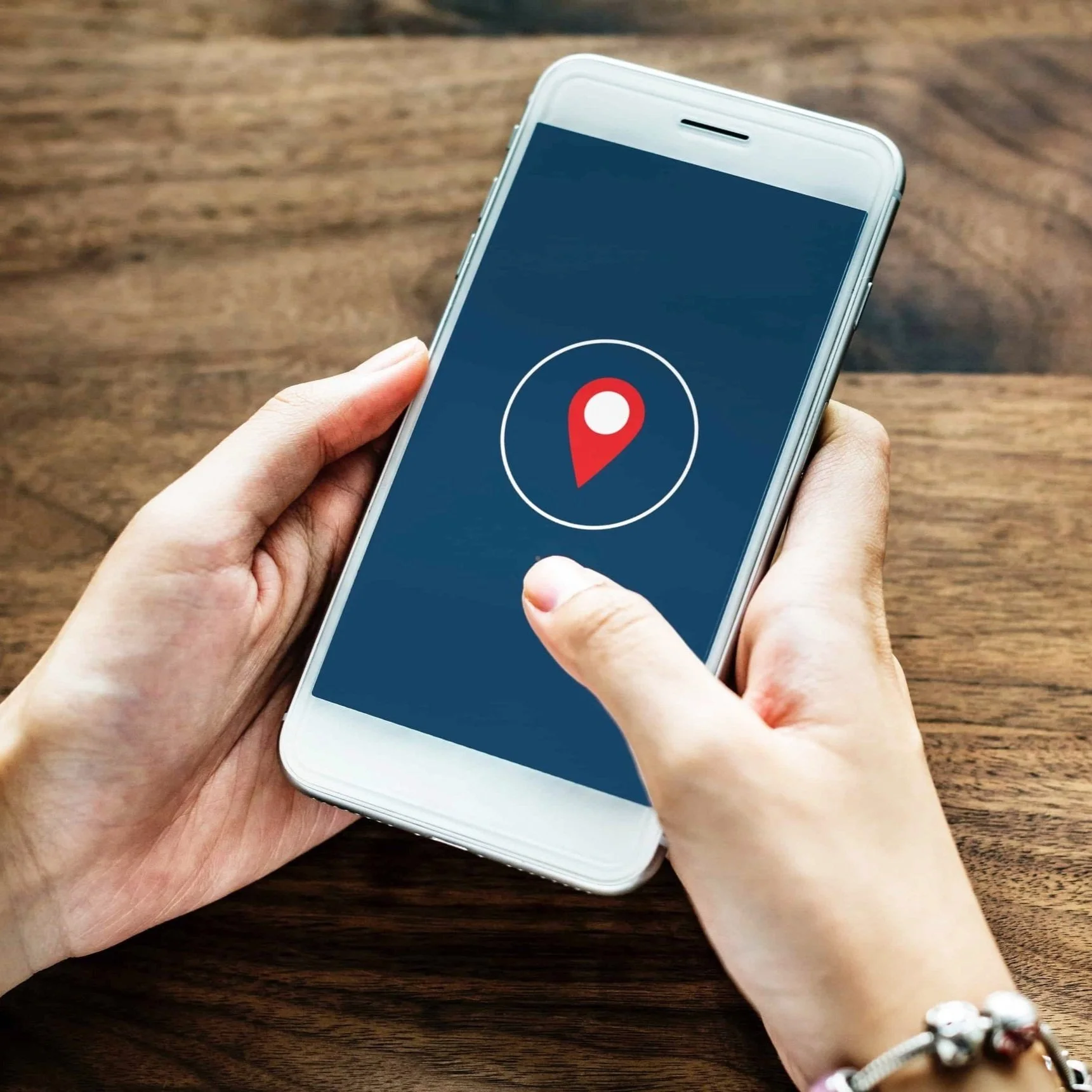 Udendørs GPS-dyst teambuilding – find poster og løs udfordringer sammen som hold