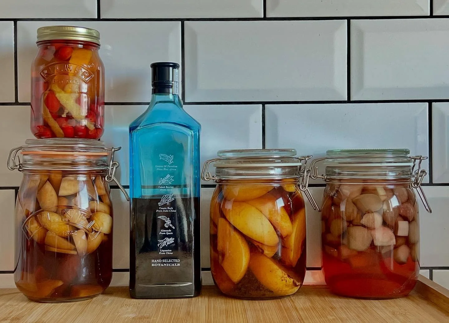 KITCHEN WINTERING is in full swing! 

We&rsquo;ve done 2 weeks of seasonal home made drinks. 🥤 🥃🍾Alcoholic and non-alcoholic concoctions, made from foraged ingredients, all ready to steep and gift in December! 

It&rsquo;s been lovely seeing your 