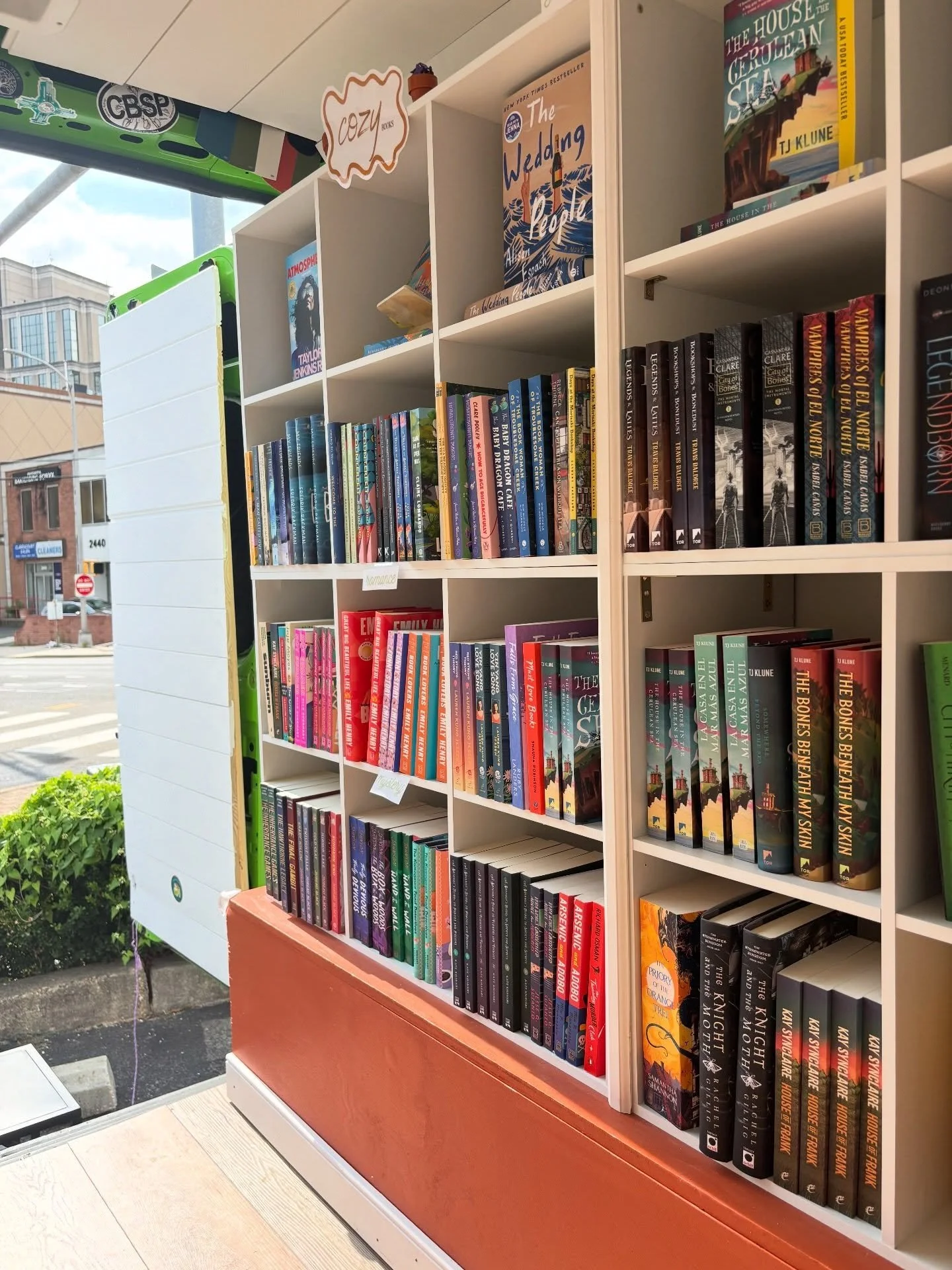 Eid Saeed &amp; happy spring ☀️🌼 hoping this incredible weather continues and that everyone is wearing sunscreen 🫶🏻

#arlingtonva #booksbooksbooks #readmorebooks