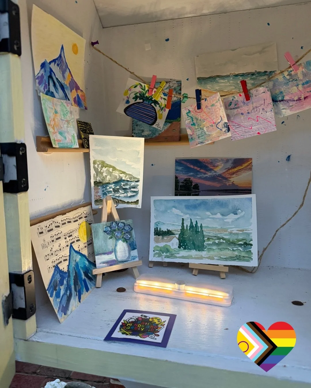 Stopped by @littlefreeartgallery_oldtown recently! How lucky are we that we have a free little art gallery in old town AND @freelittleartgallery_arlington in Arlington! 😍