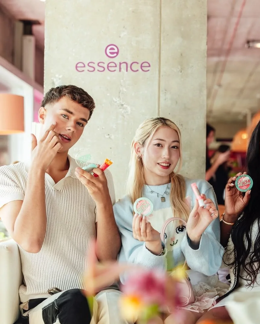 ESSENCE x DM JUICYVERSUM