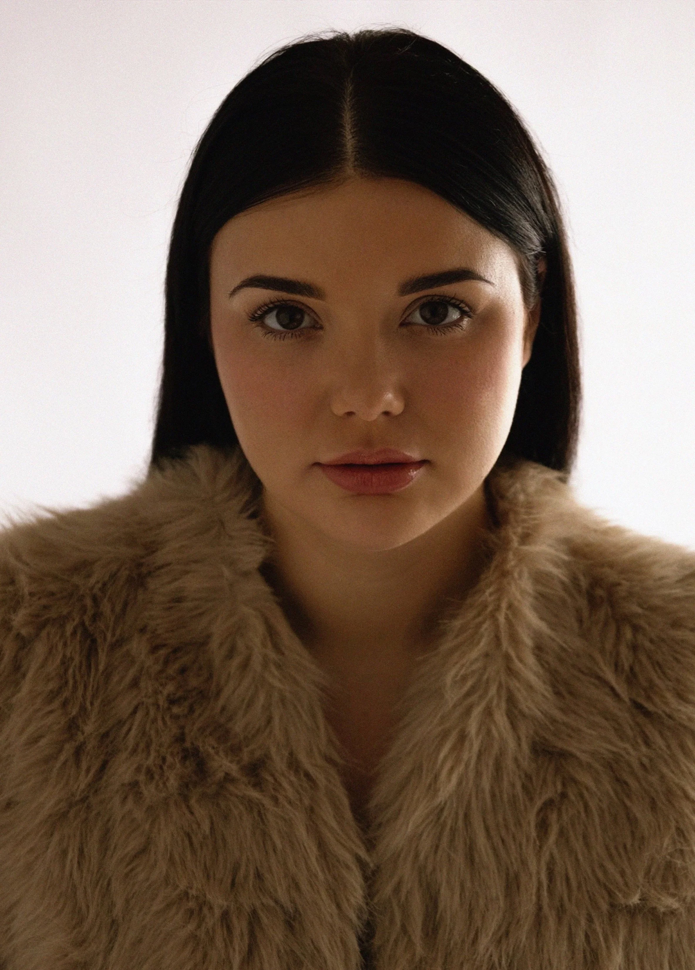 Nicole Handy, German Hairstylist and Make-up Artist, Special Effects Make-up and Celebrity Influencer, Make-up Academy, Schule und Coaching, models dot, models.com, GNTM, Germanys Next Topmodel, Köln, NRW Deutschland Make-up, New York, Los Angeles