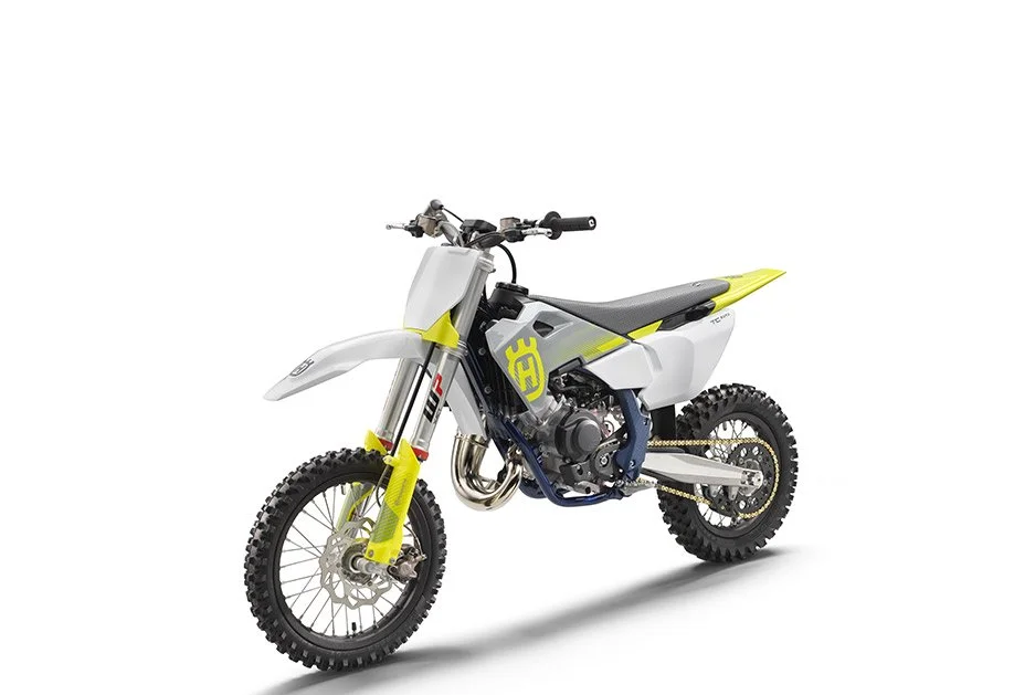 PHO_BIKE_PERS_LIVO_TC-65-MY24-front-left_#SALL_#AEPI_#V1.jpg