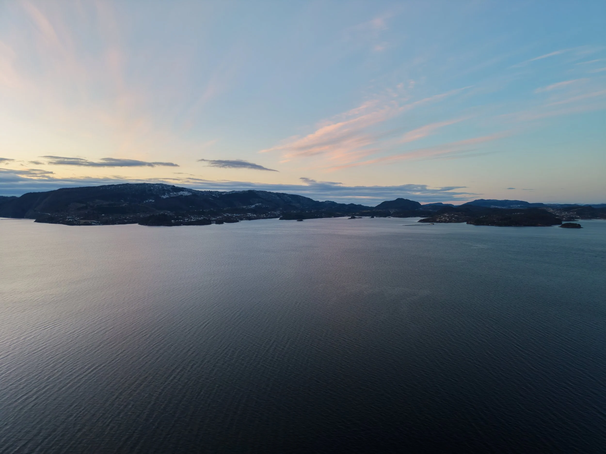 Utsikt mot fastlandet - Hjelmås