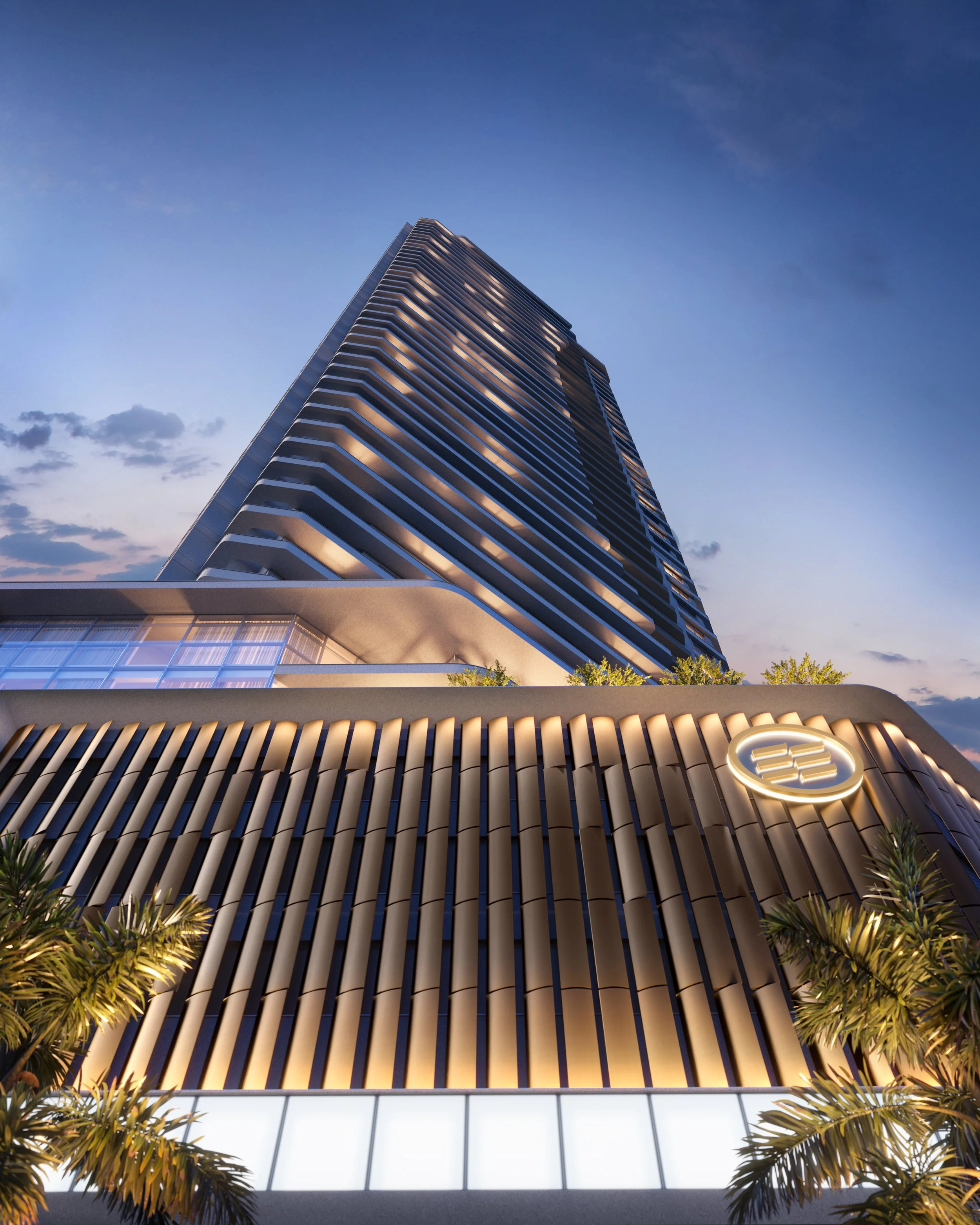 Imagem de um arranha-céu moderno ao entardecer, com iluminação artística na fachada, árvores decorativas na frente e um símbolo luminoso na parede inferior.