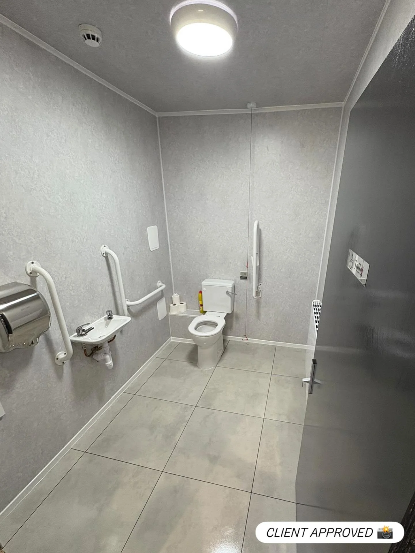 The first impression ⚜️. 
We&rsquo;ve spent the morning bringing a new customer and disabled toilet up to the Hush Aura standard. ✨

It might not be the most &ldquo;glamourous&rdquo; part of the job, but to us, it&rsquo;s the most important. A clean,