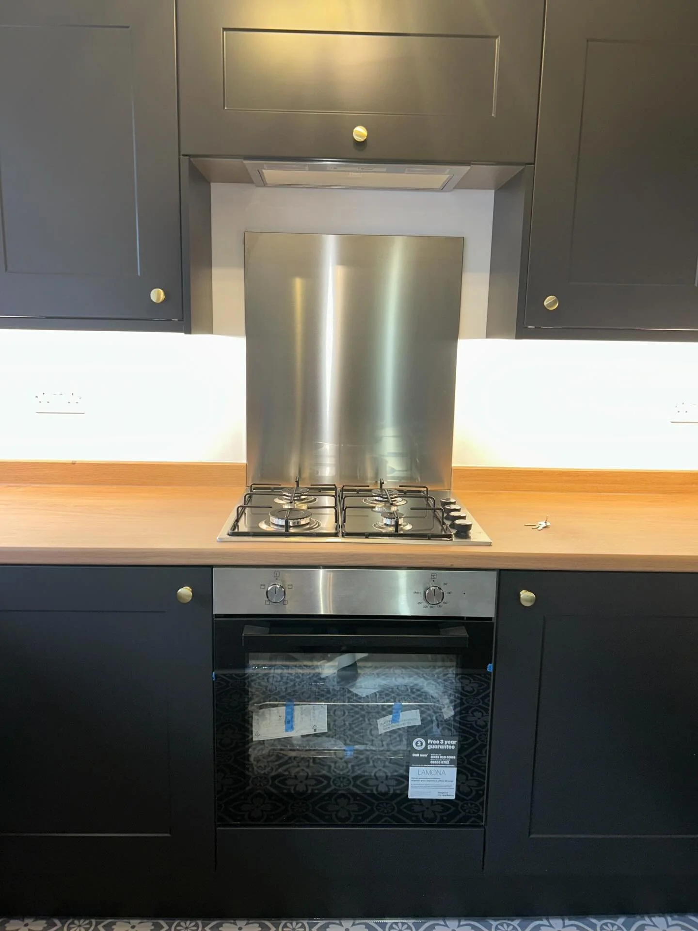 Sometimes the photos don&rsquo;t do it justice. ✨

We&rsquo;ve been getting this fresh kitchen installation ready for the team at @empireletsandmanagement 

It&rsquo;s clear that no expense has been spared in this renovation and the amazing work they