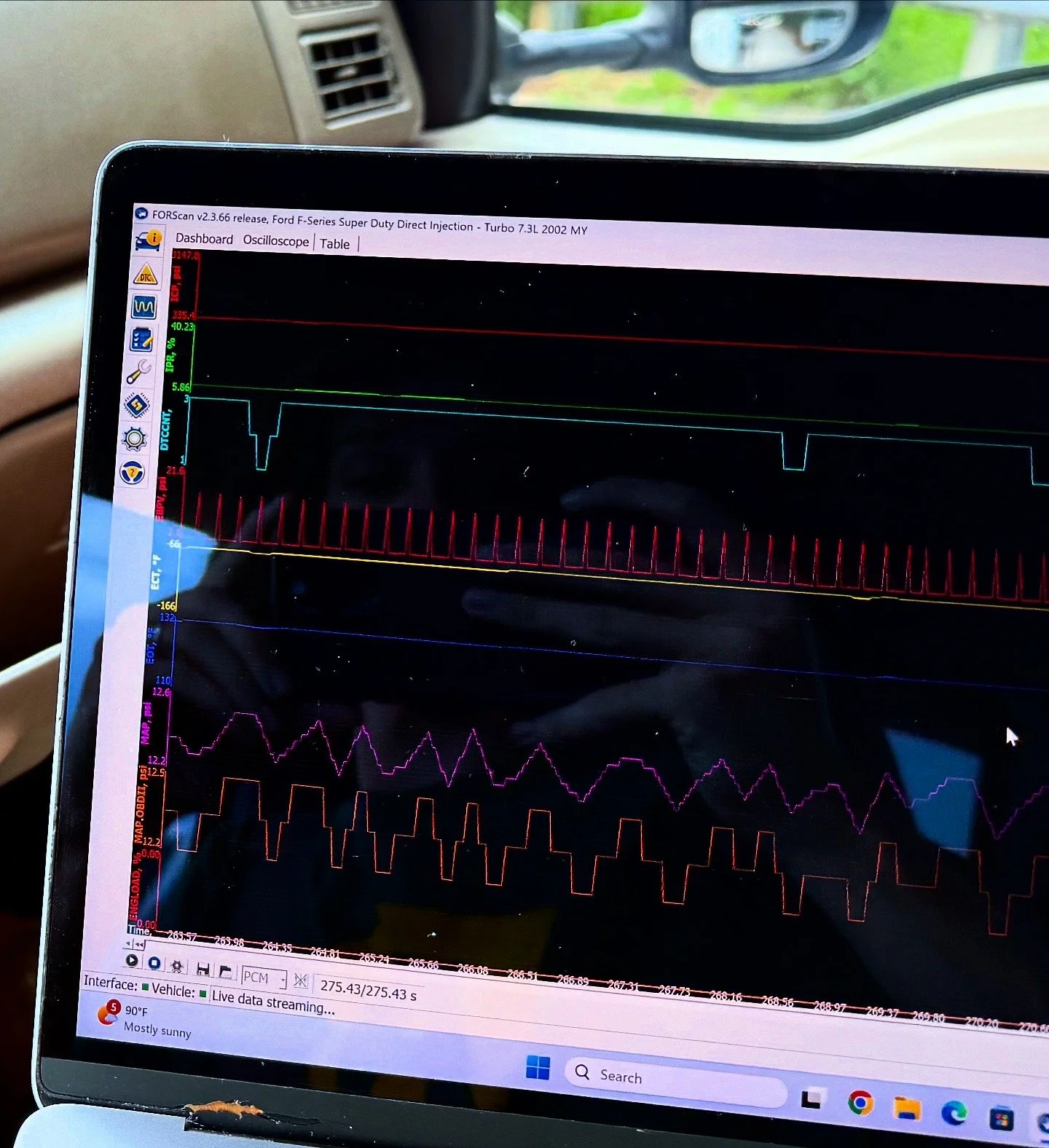 Laptop showing live HEUI diagnostic waveform data during a Ford Powerstroke inspection
