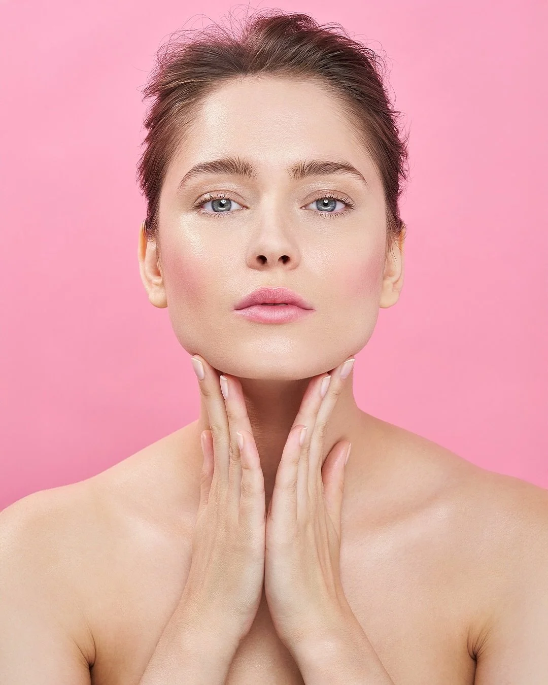 ✨Photo extraite de l&rsquo;&eacute;dito Beaut&eacute; &amp; Bien-&Ecirc;tre de 6 pages realis&eacute; pour le magazine @femme_actuelle ainsi que pour la marque @avene 

Photographer📸 @rodolphedebyser 
Model 🙎&zwj;♀️ @ilonaclement 
🏢 @aeon_models 
