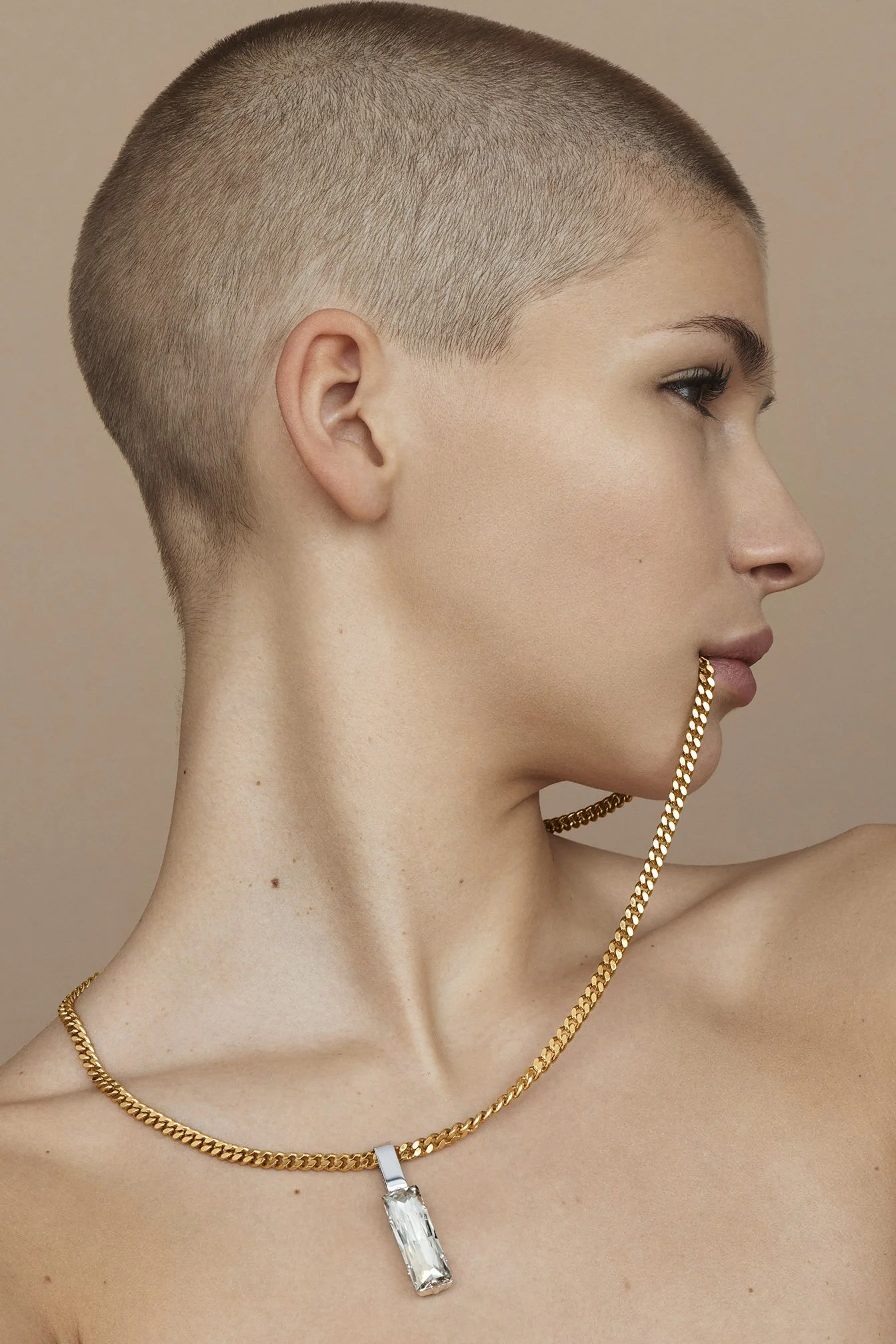 Photo ©Fred Leveugle
 Maquillage coiffure ©Peggy Valor