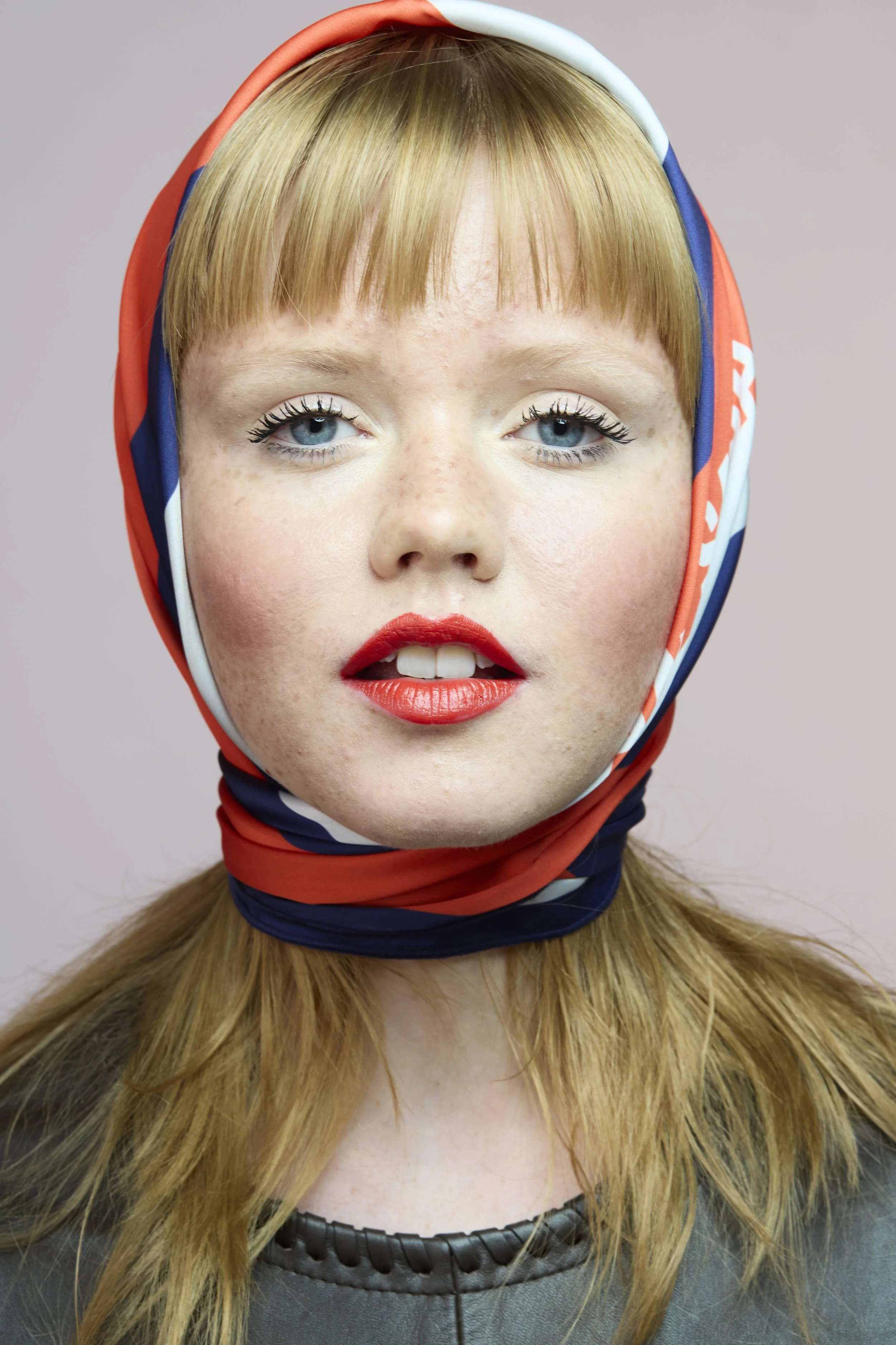 L'IMPERTINENT MAGAZINE-Photo ©Valérie Mathilde 
Maquillage coiffure ©Peggy Valor