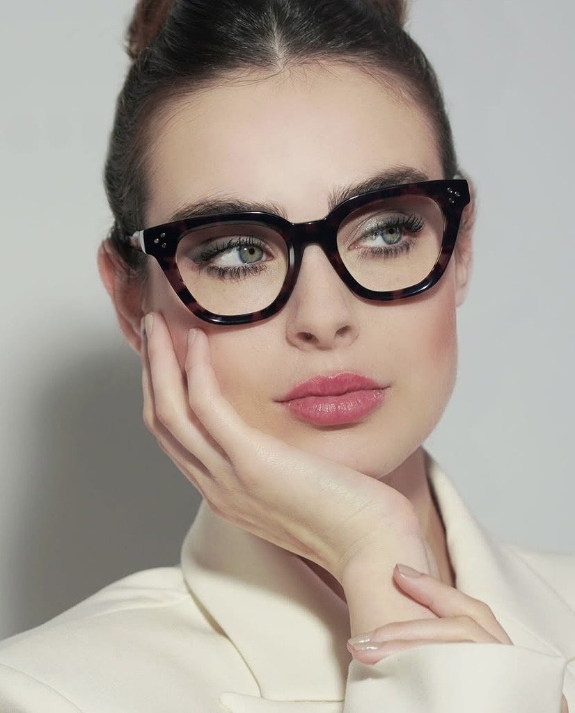 CAMPAGNE AFFLELOU-Photo ©Paul Blind
Maquillage Coiffure  © Peggy Valor