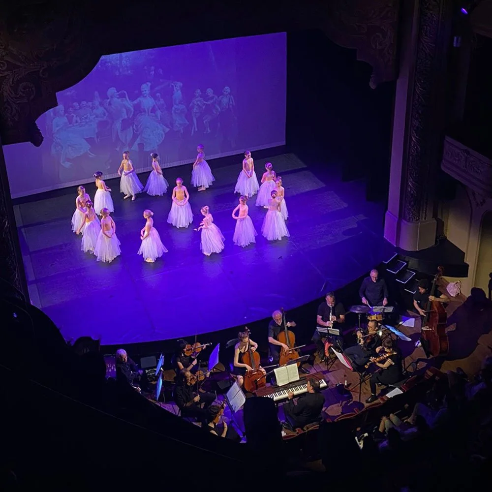 Grand spectacle du 19 juin 2022 au Théâtre Municipal de Fontainebleau sur le thème “Danser sur la musique vivante”.