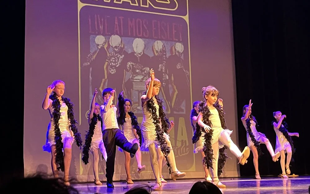 Grand spectacle du 29 mai 2023 au Théâtre Municipal de Fontainebleau sur le thème du “Cinéma”.