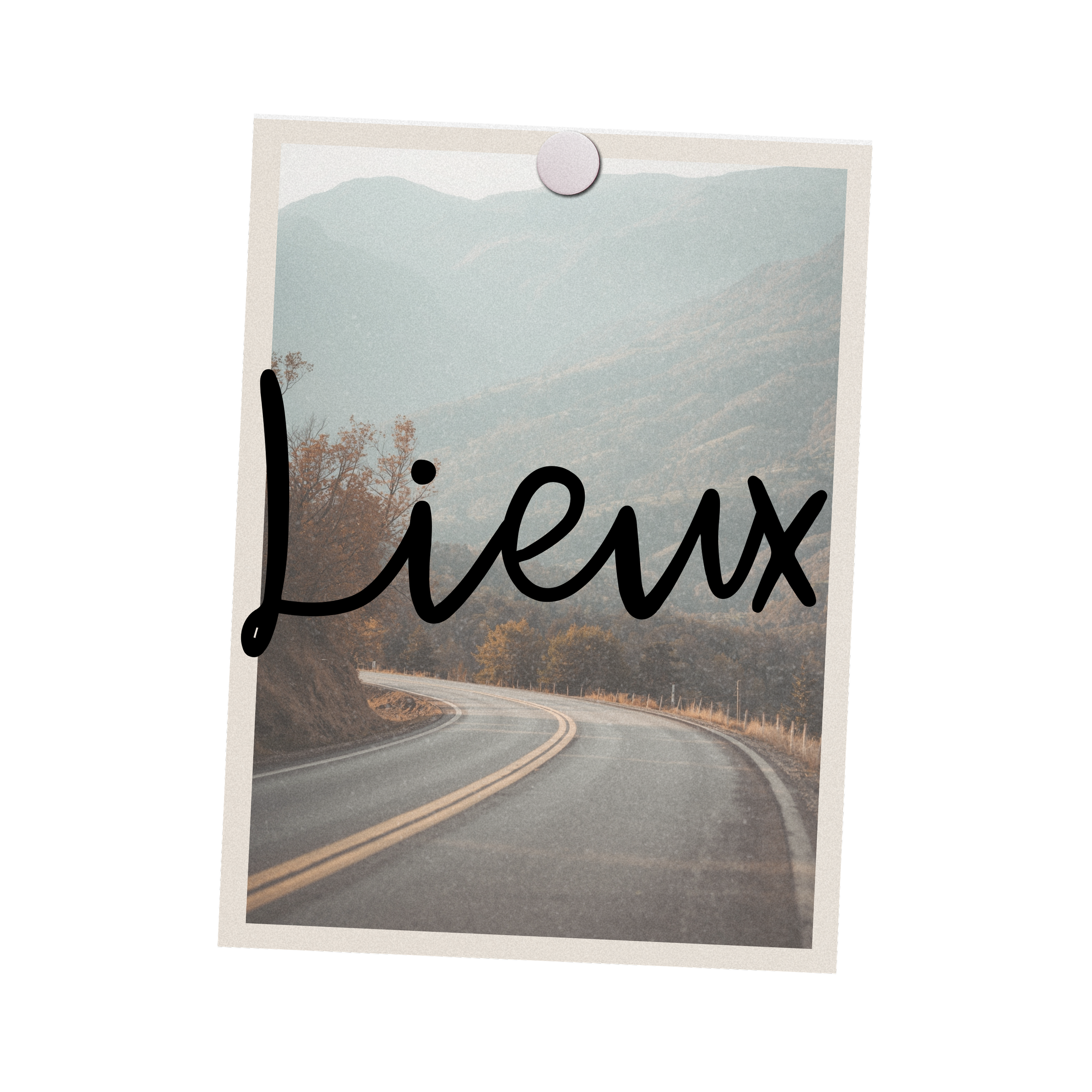 Photo d'une route sinueuse au milieu de montagnes et d'arbres, avec le mot 'lieux' écrit en lettres noires sur l'image.