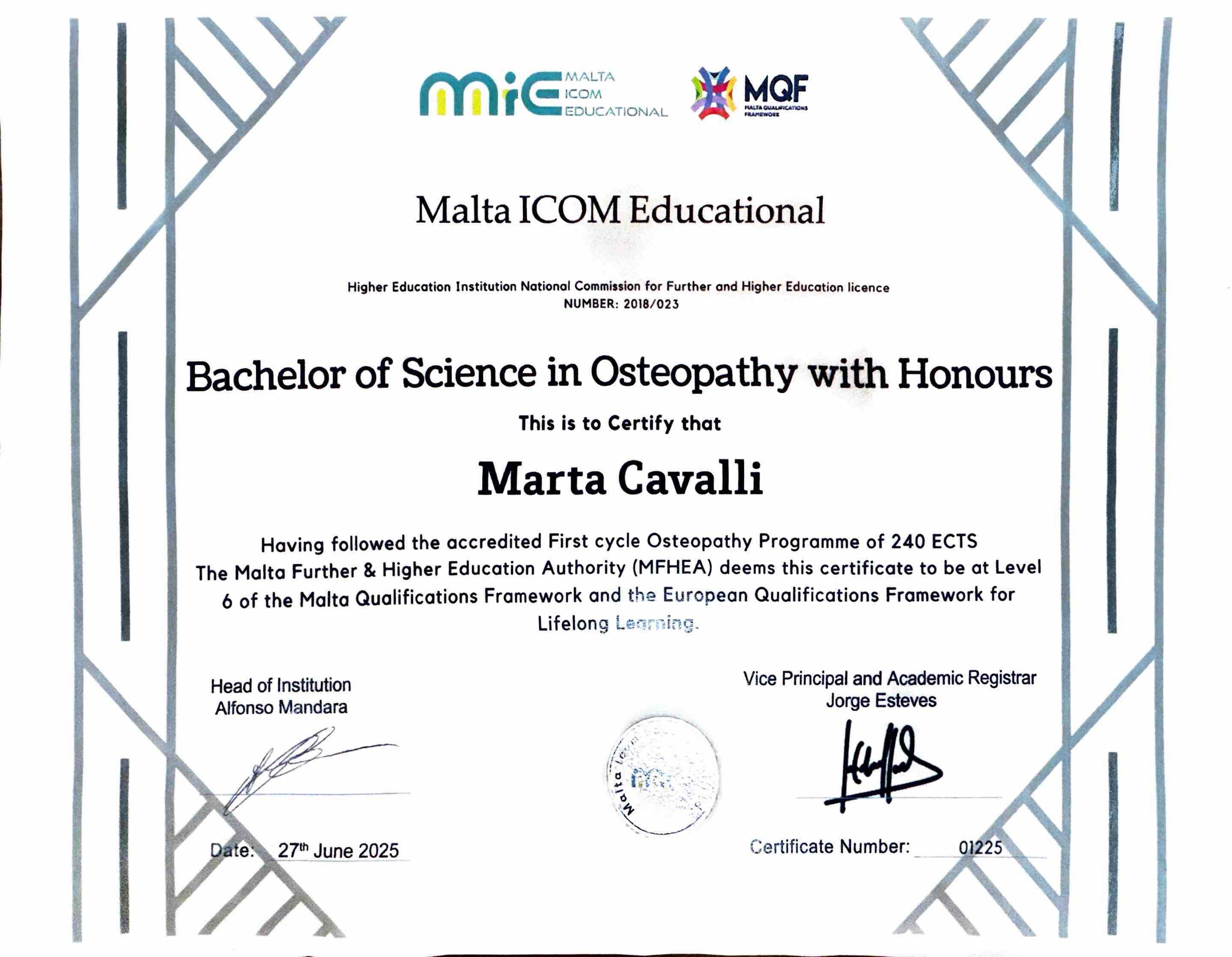 laurea la metterei al centro e scriverei “Laurea in osteopatia