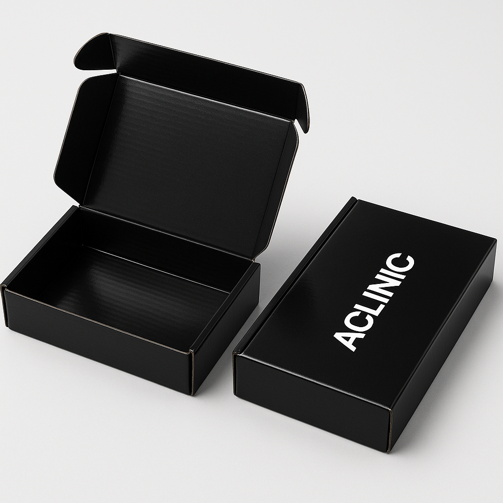 Een zwart doosje met de tekst 'ACLINIC' erop, afgebeeld op een witte achtergrond.