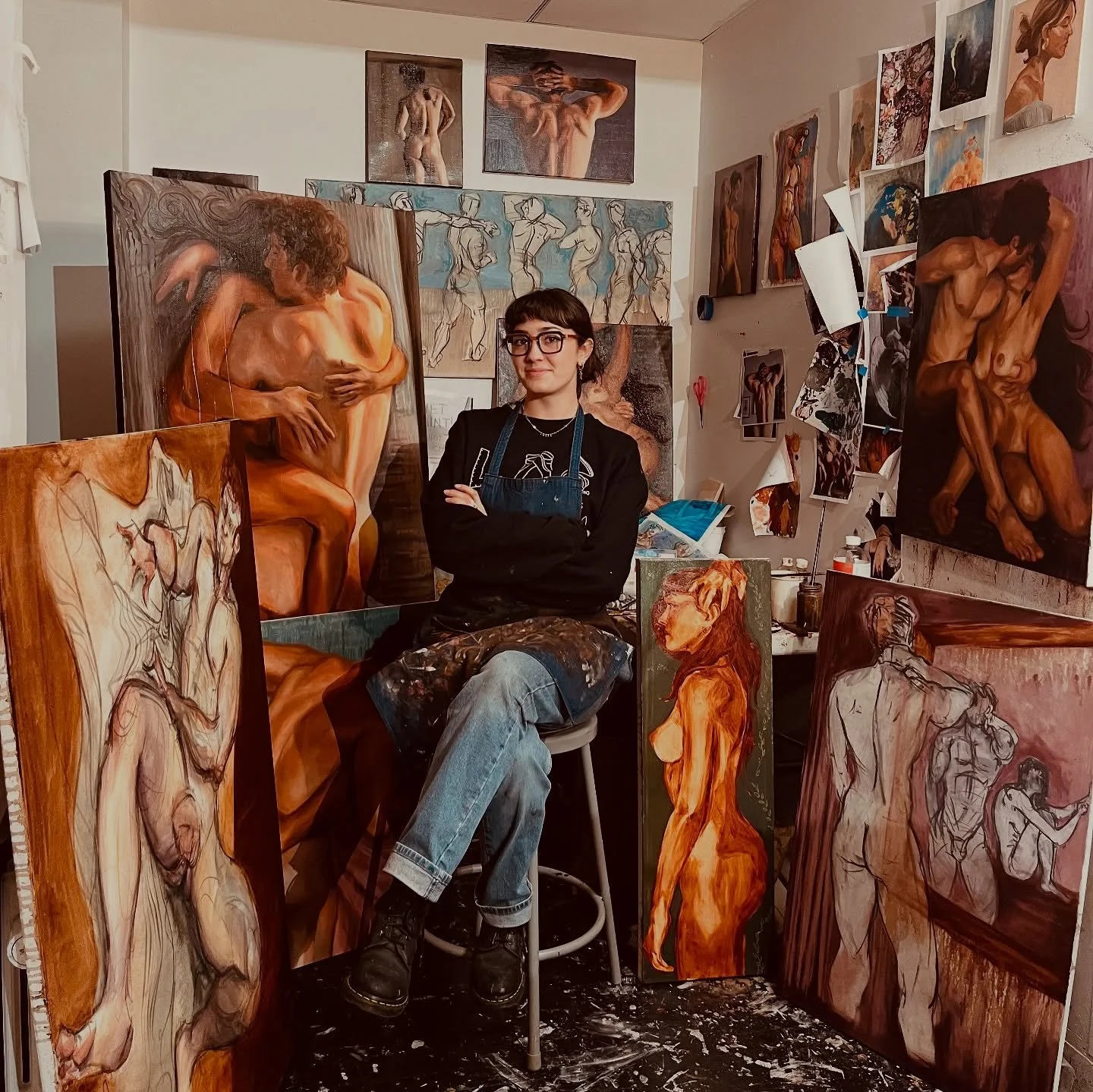 i&rsquo;m natalie, a figurative painter, ceramicist, and aspiring curator from nyc!
i&rsquo;m interested in human nature and sensuality, using my work to explore the ways in which emotions, relationships to one another, and personal histories are ref