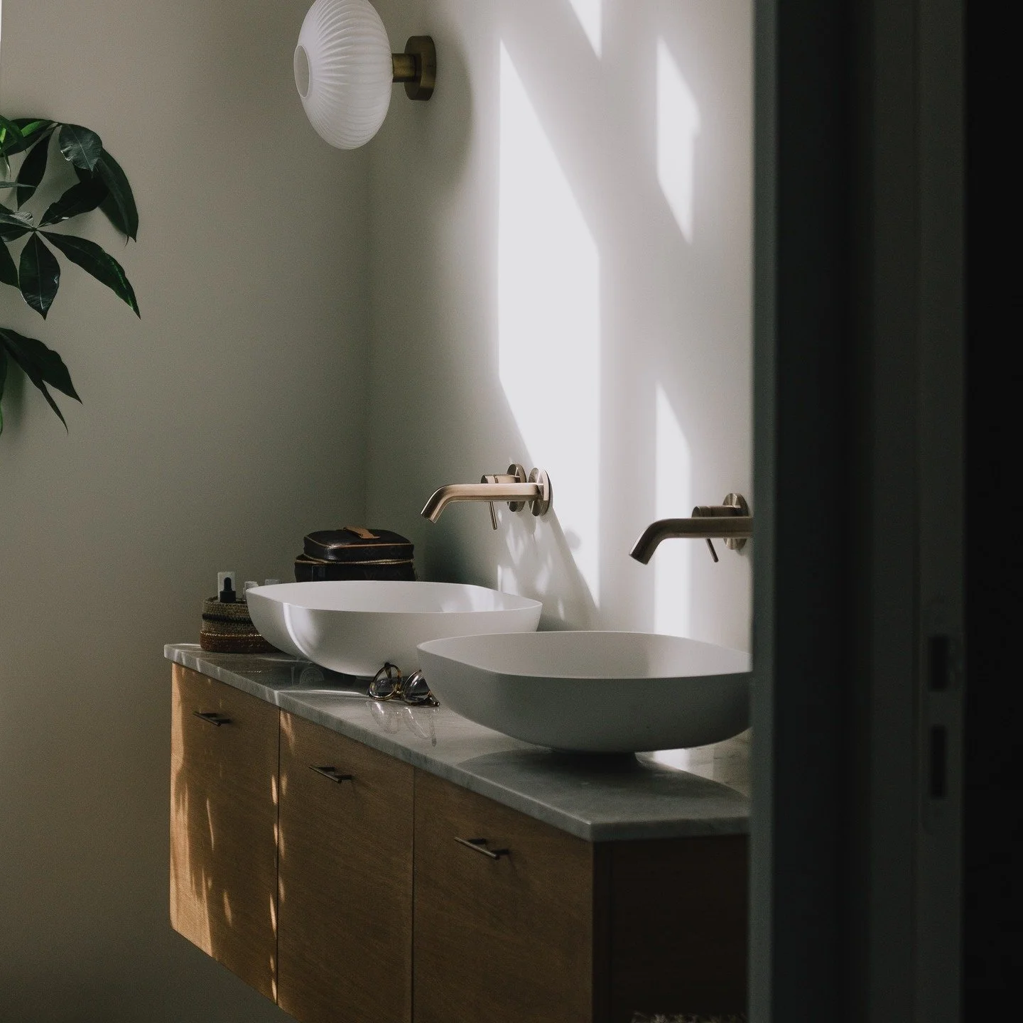 r&eacute;novation d'une maison bordelaise, suite de la visite. cr&eacute;dit photo: @gregoire_grange_architectures 
.
.
.
#encaussedurand #architecture #architecte #bordeaux #architecturephotography #travauxmaison #rehabilitation #reuse #maisoncontem
