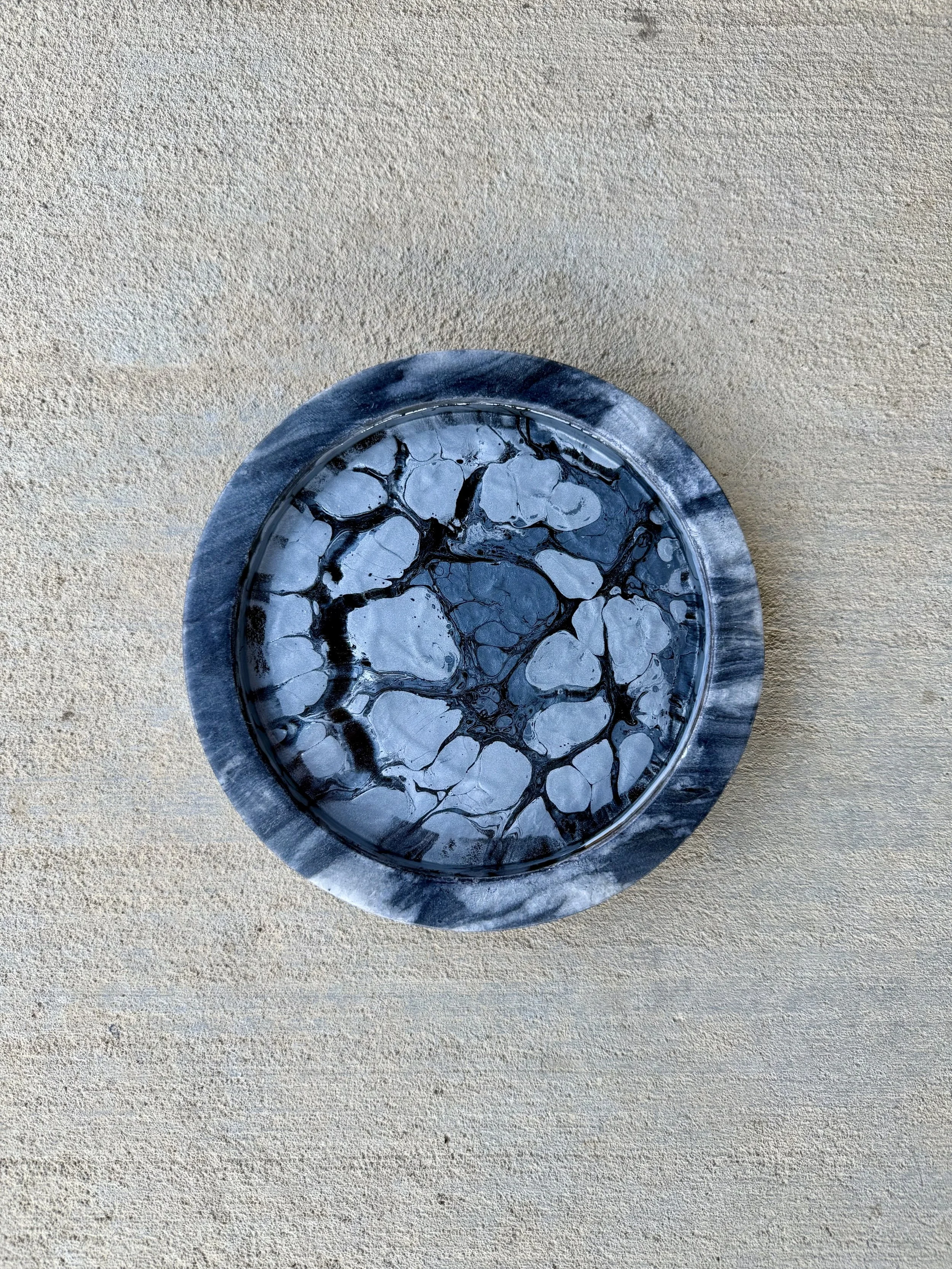 GALLERY - ROUND GRAYSCALE MARBLE TRAY.jpg
