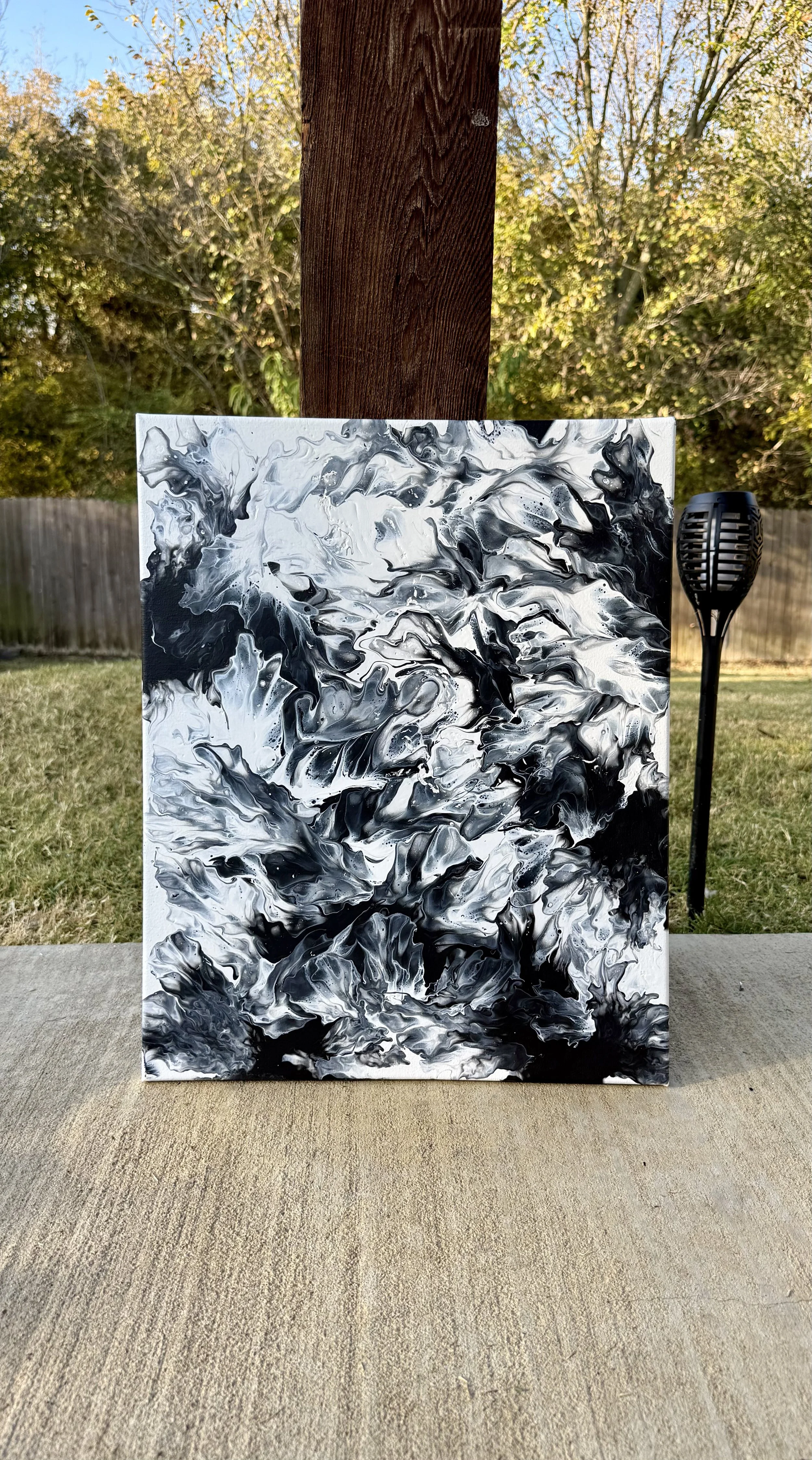 Contrast Queen | Fluid Art Piece