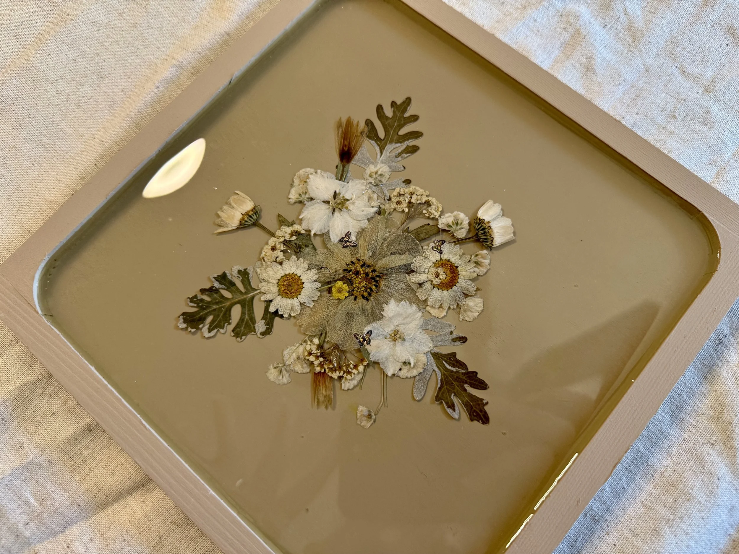 PRAIRIE BLOOM RESIN WOOD TRAY (SIDE).jpg