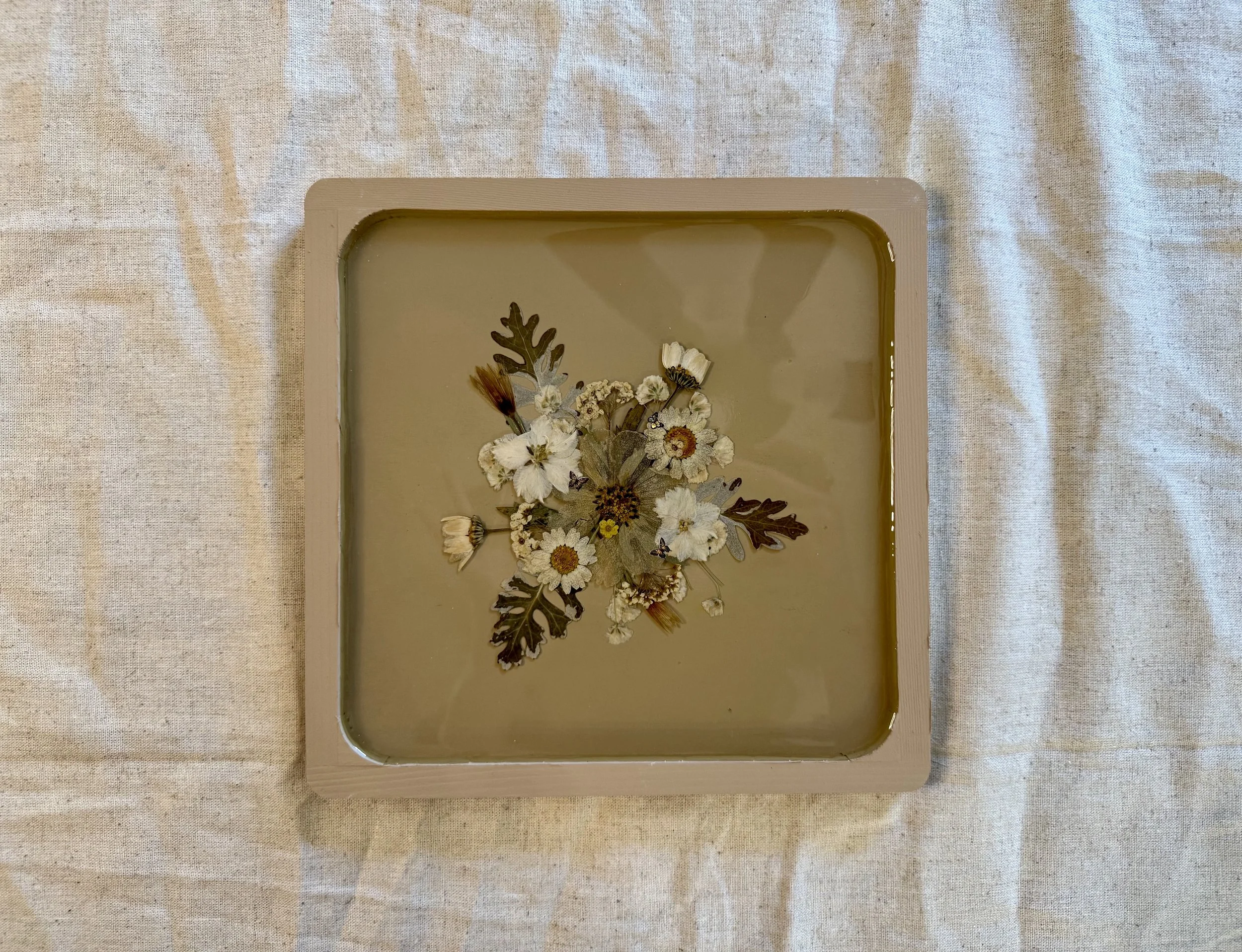 PRAIRIE BLOOM RESIN WOOD TRAY.jpg