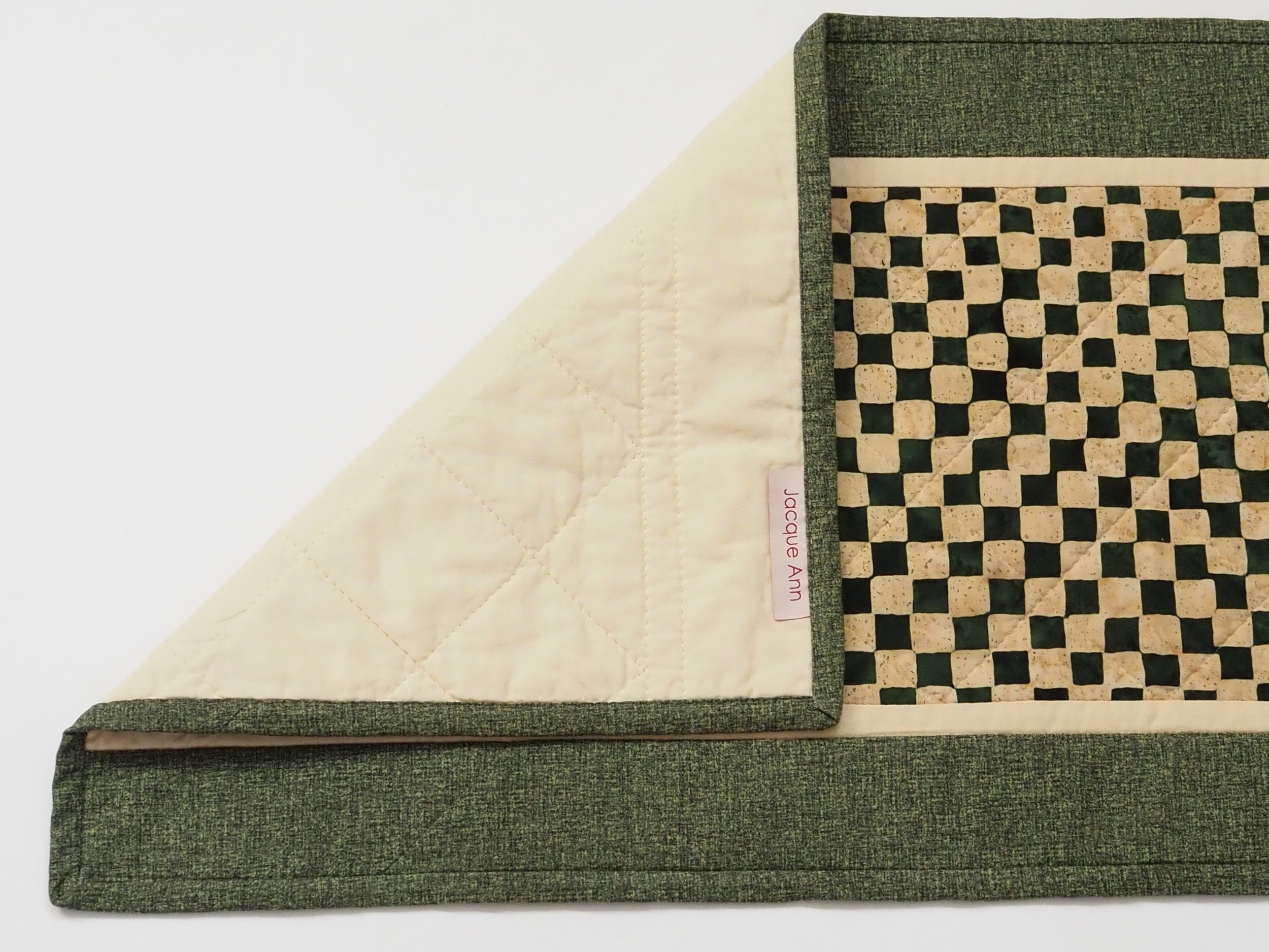 green-batik-quilted-table-runner-detail-stitching