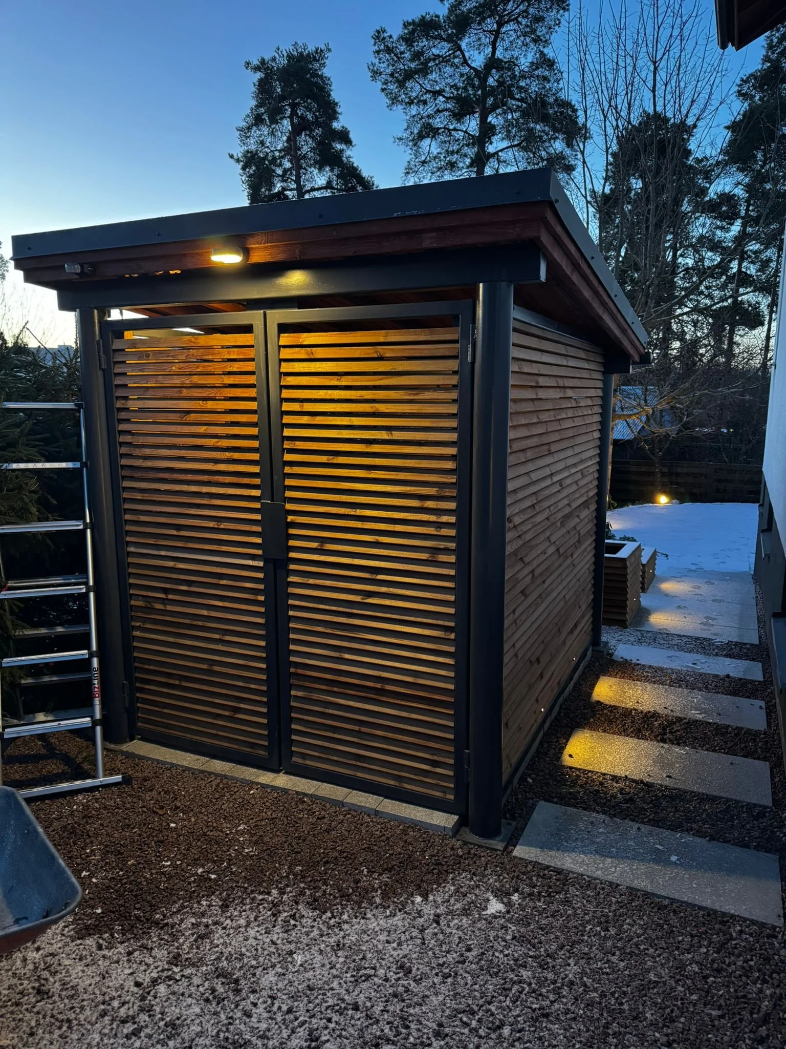 Ulkopihan valaistus Philips Hue -valaistus langattomalla ohjauksella - tyylikäs ja moderni ratkaisu.