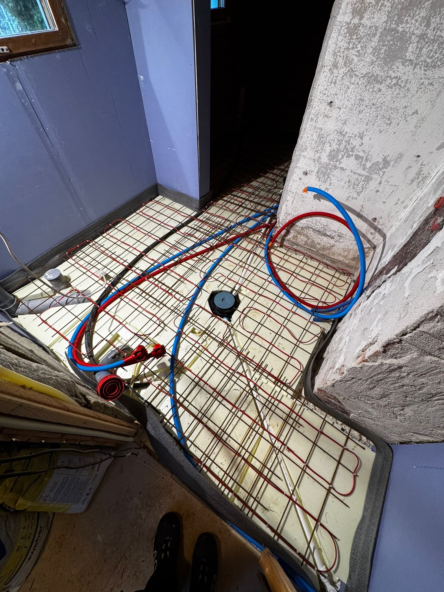 Lattialämmityksen kiinnitys raudoitukseen